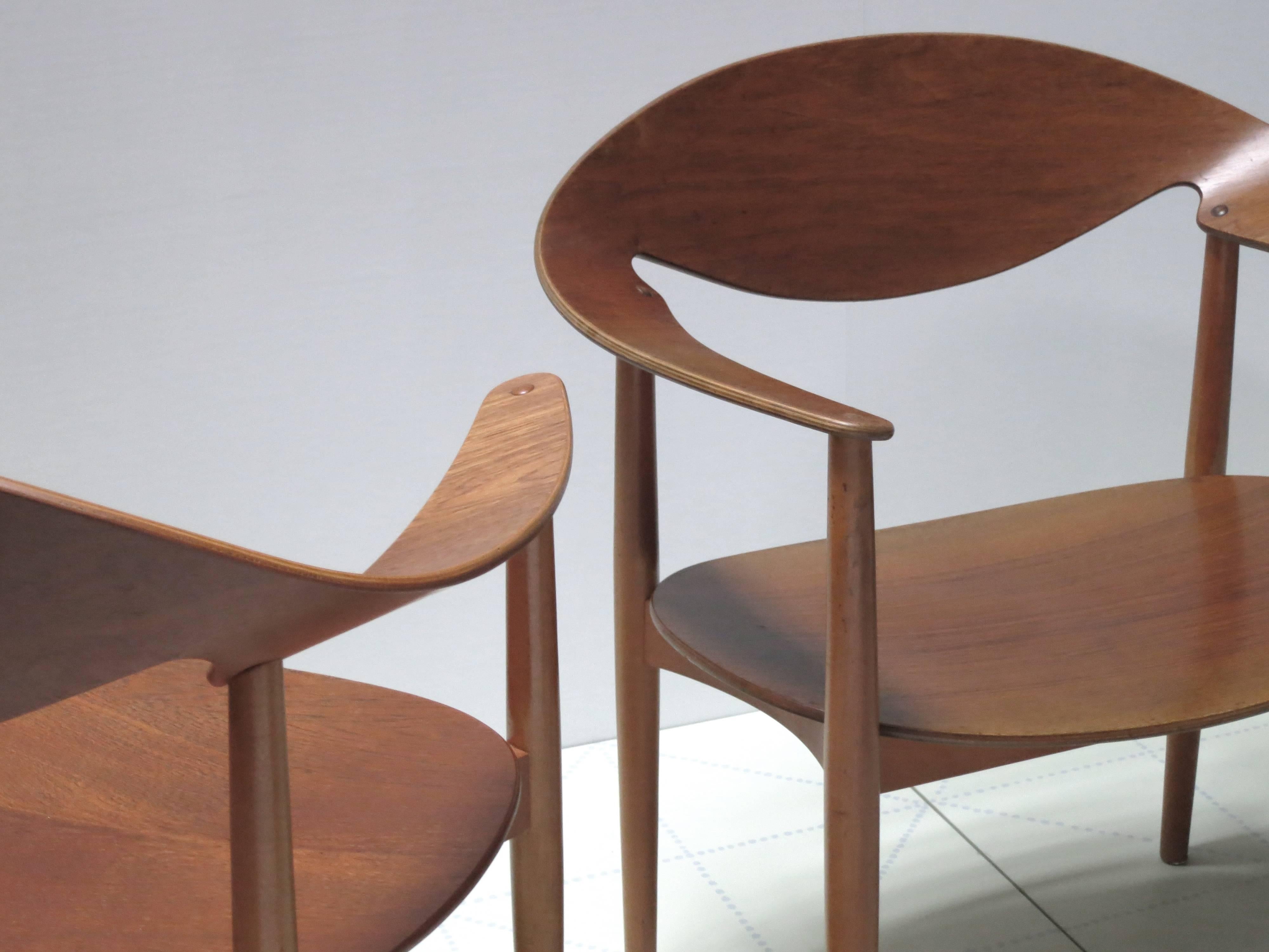 Danish Pair of Metropolitan Chairs by Ejner Larsen and Axel Bender Madsen For Sale