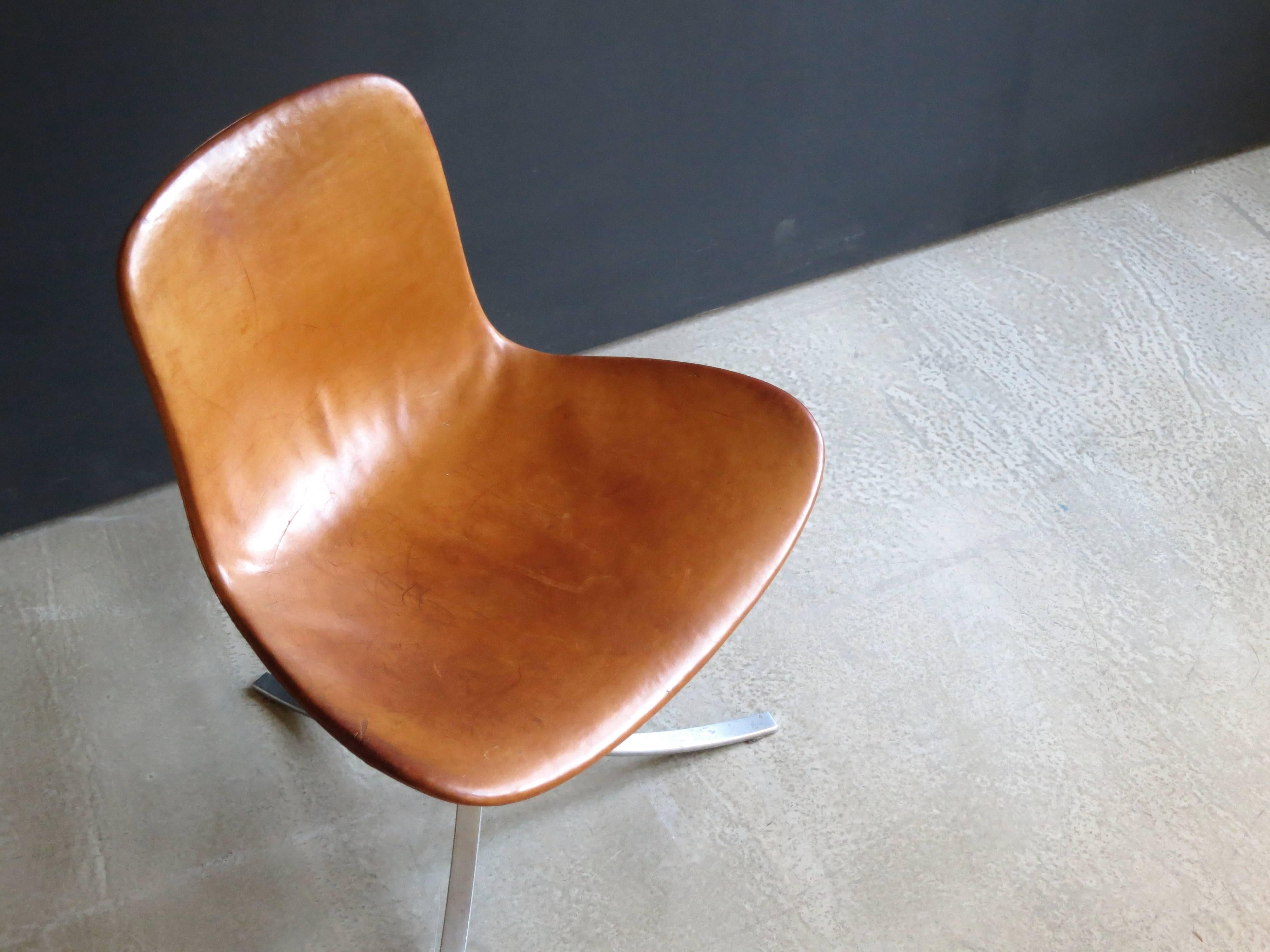 Scandinavian Modern PK 9 Chair in Patinated Natural Saddle Leather by Poul Kjærholm For Sale
