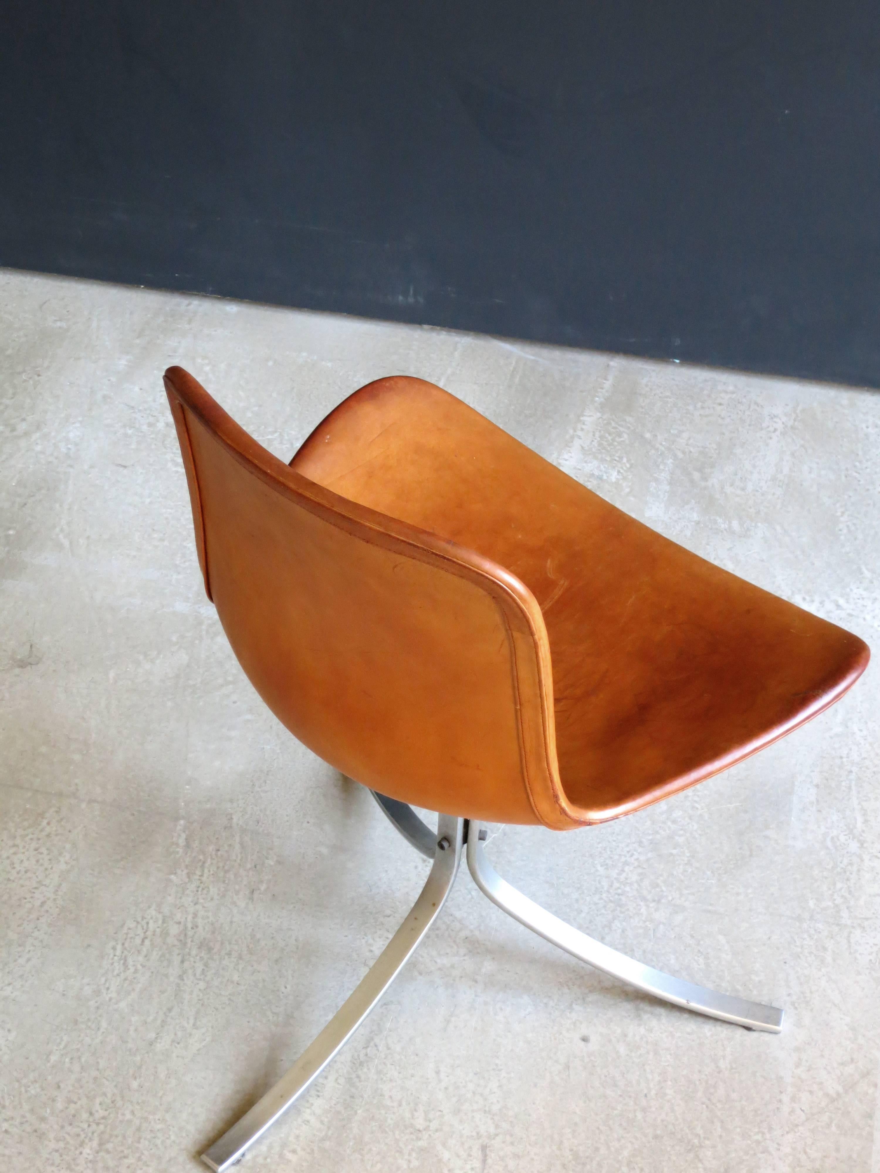 Mid-20th Century PK 9 Chair in Patinated Natural Saddle Leather by Poul Kjærholm For Sale
