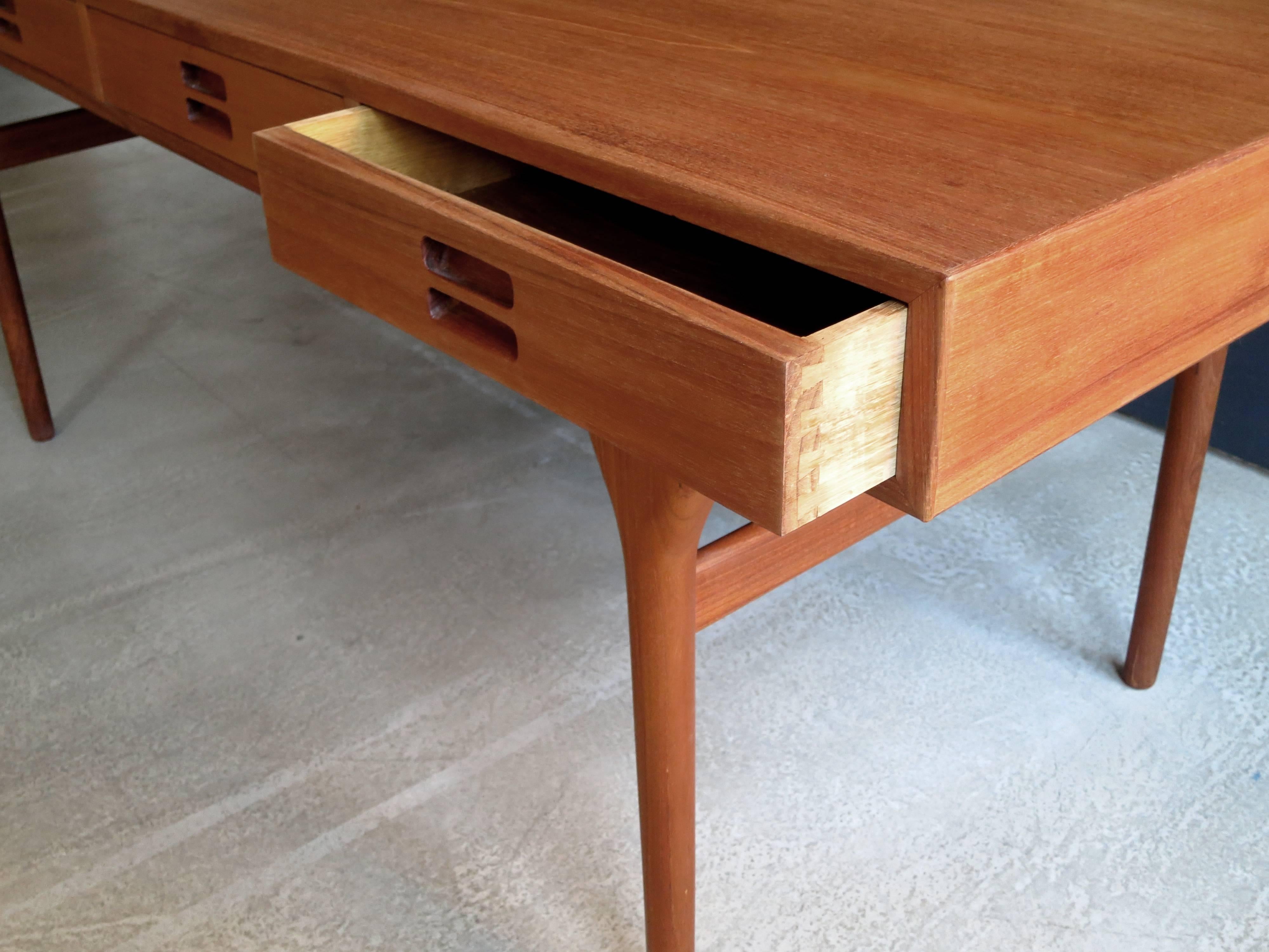 Modernist Freestanding Teak Desk with Four Drawers by Nanna and Jørgen Ditzel In Excellent Condition For Sale In New York, NY