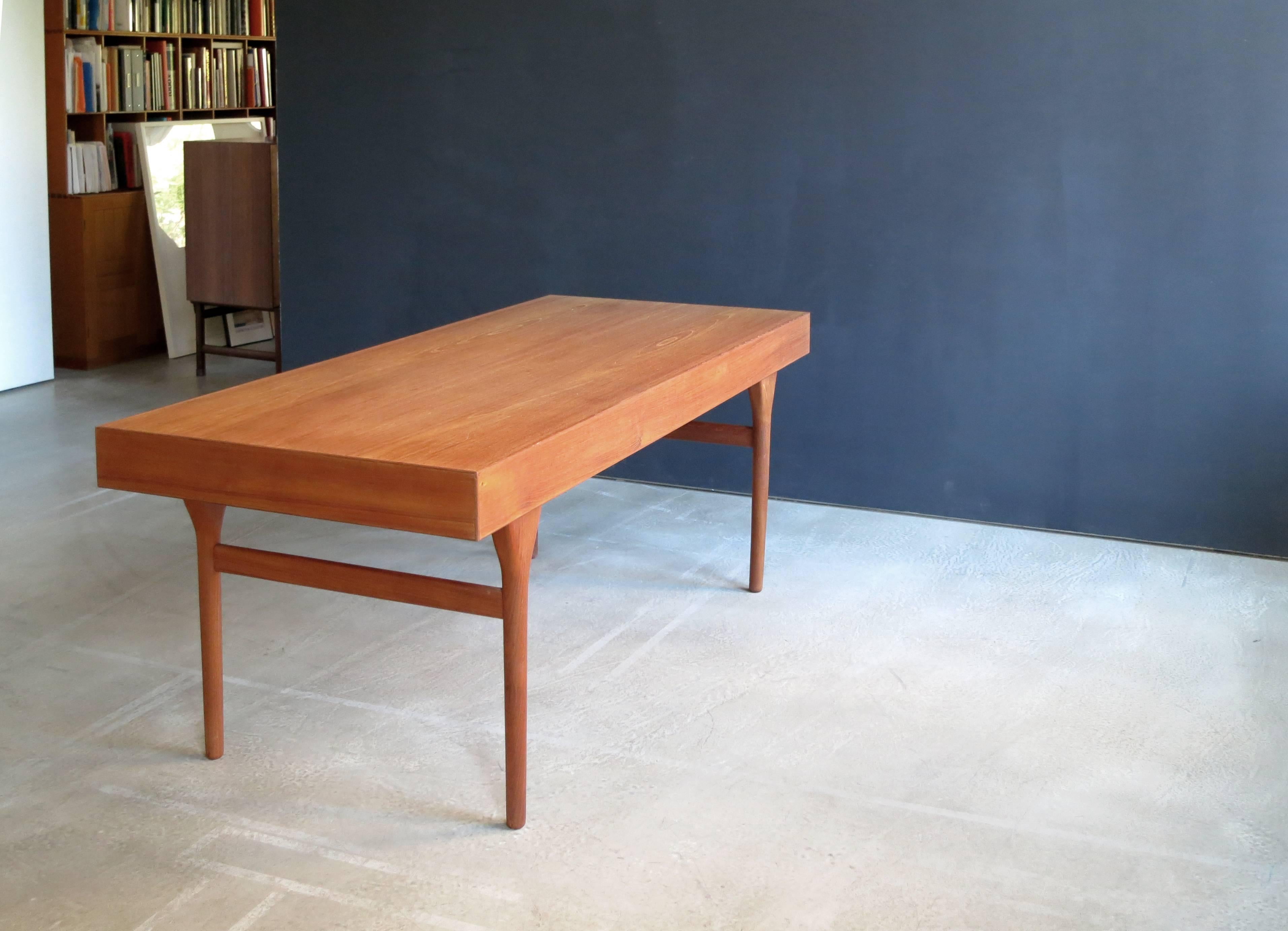 Mid-20th Century Modernist Freestanding Teak Desk with Four Drawers by Nanna and Jørgen Ditzel For Sale