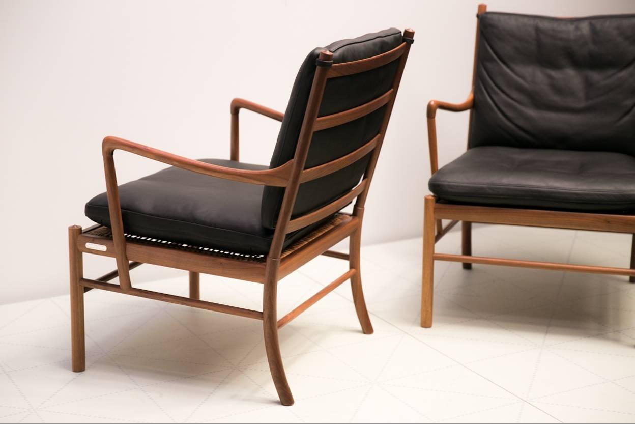 Pair of Colonial Chairs in American Walnut by Ole Wanscher In Excellent Condition For Sale In New York, NY