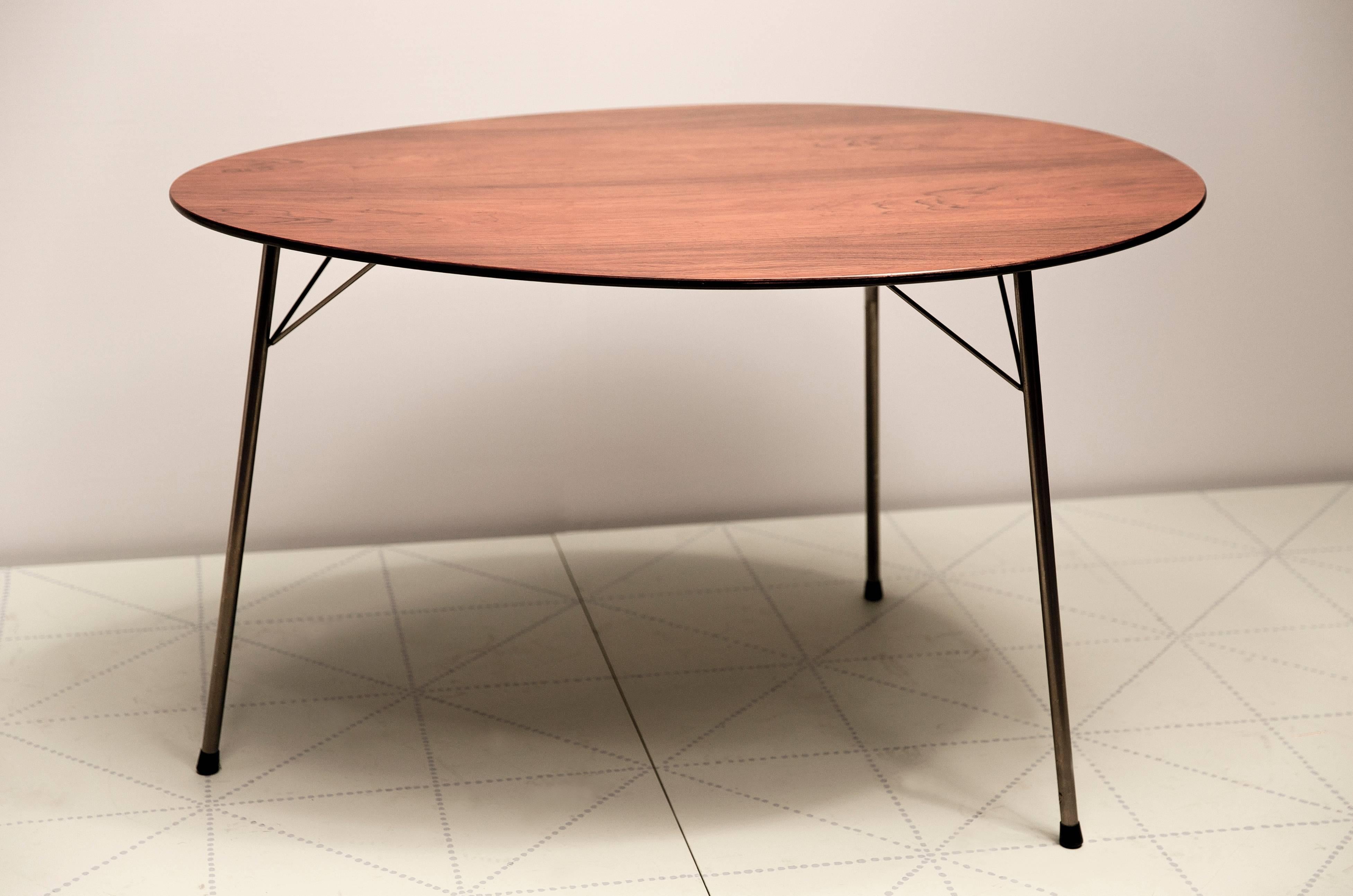 Exceptional Early Brazilian Rosewood Egg Table and Ant Chairs by Arne Jacobsen. Made by Fritz Hansen, the table with maker’s painted logo stamped onto the underside of the wooden top, the chairs with the maker’s logo stamped into the underside of