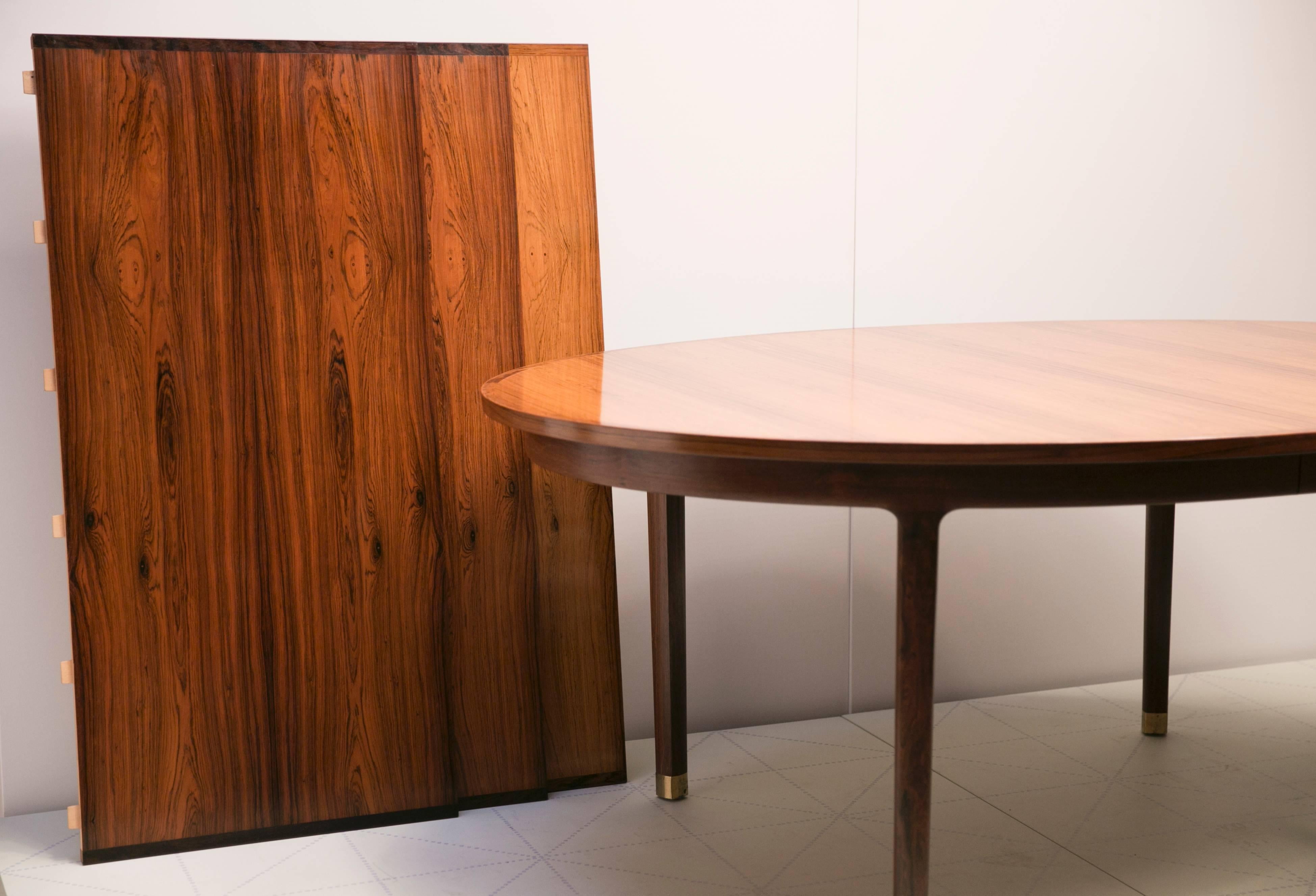 Well Proportioned Brazilian Rosewood Oval Dining Table by Ole Wanscher In Excellent Condition In New York, NY