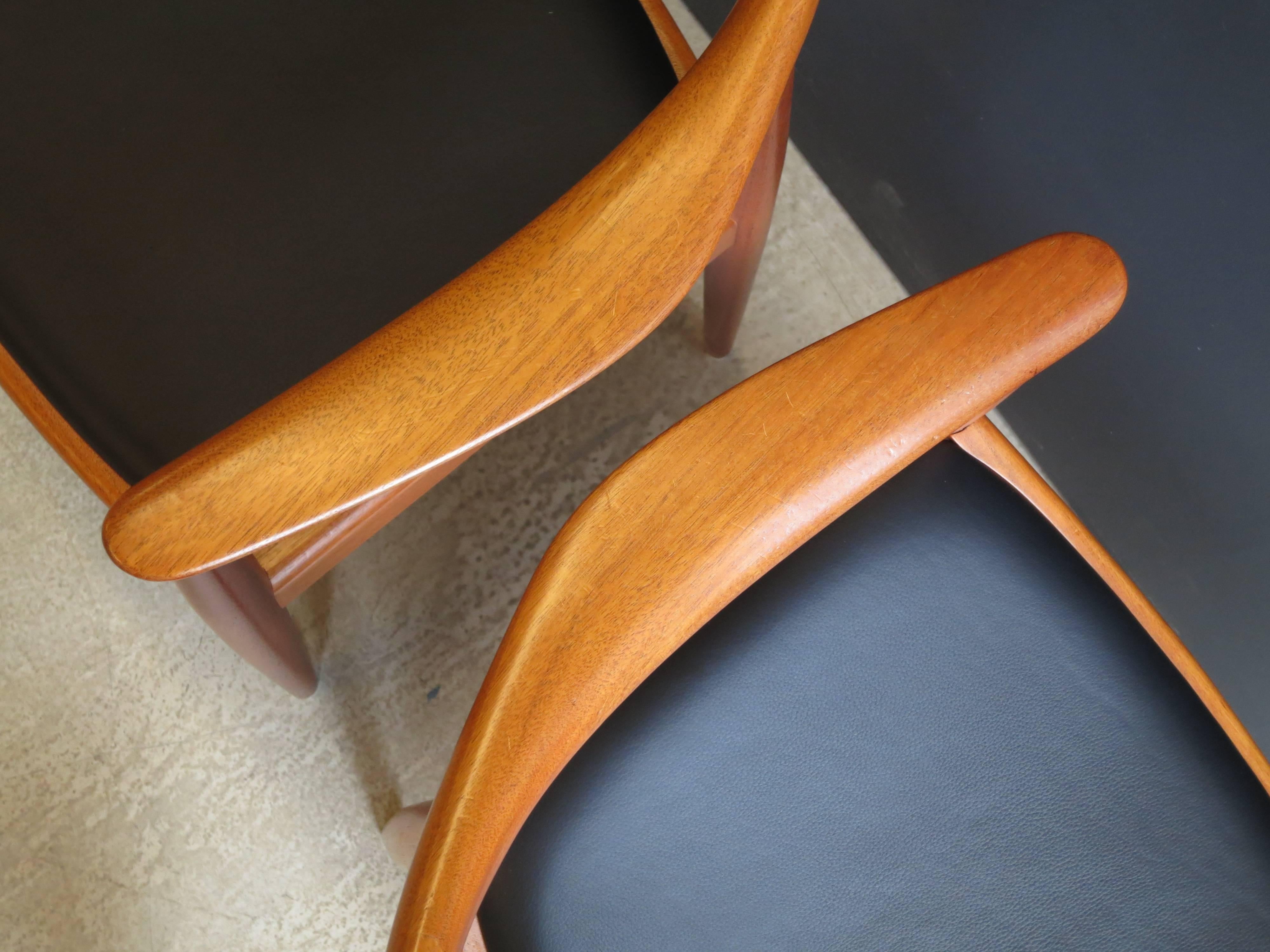 Danish Hans Wegner, Set of Eight Round Back Dining Chairs in Mahogany and Black Leather