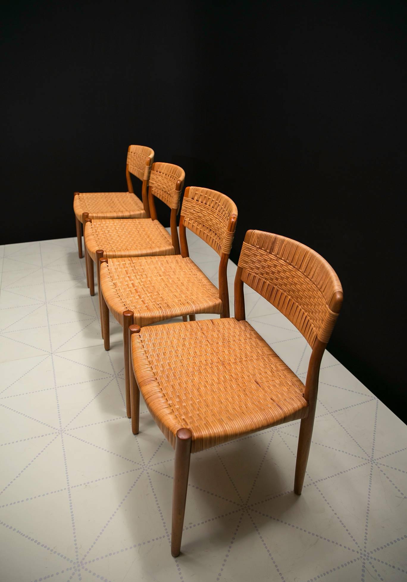 Scandinavian Modern Set of Four Dining Chairs by Ejner Larsen and Axel Bender Madsen by Willy Beck For Sale