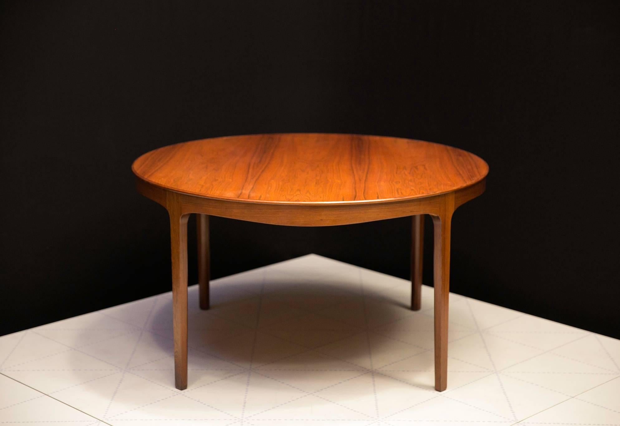 Ole Wanscher's Elegant Brazilian Rosewood Circular Sofa Table with Curved Apron. Made in the 1940s by master cabinetmaker A.J. Iversen (with label on the underside).