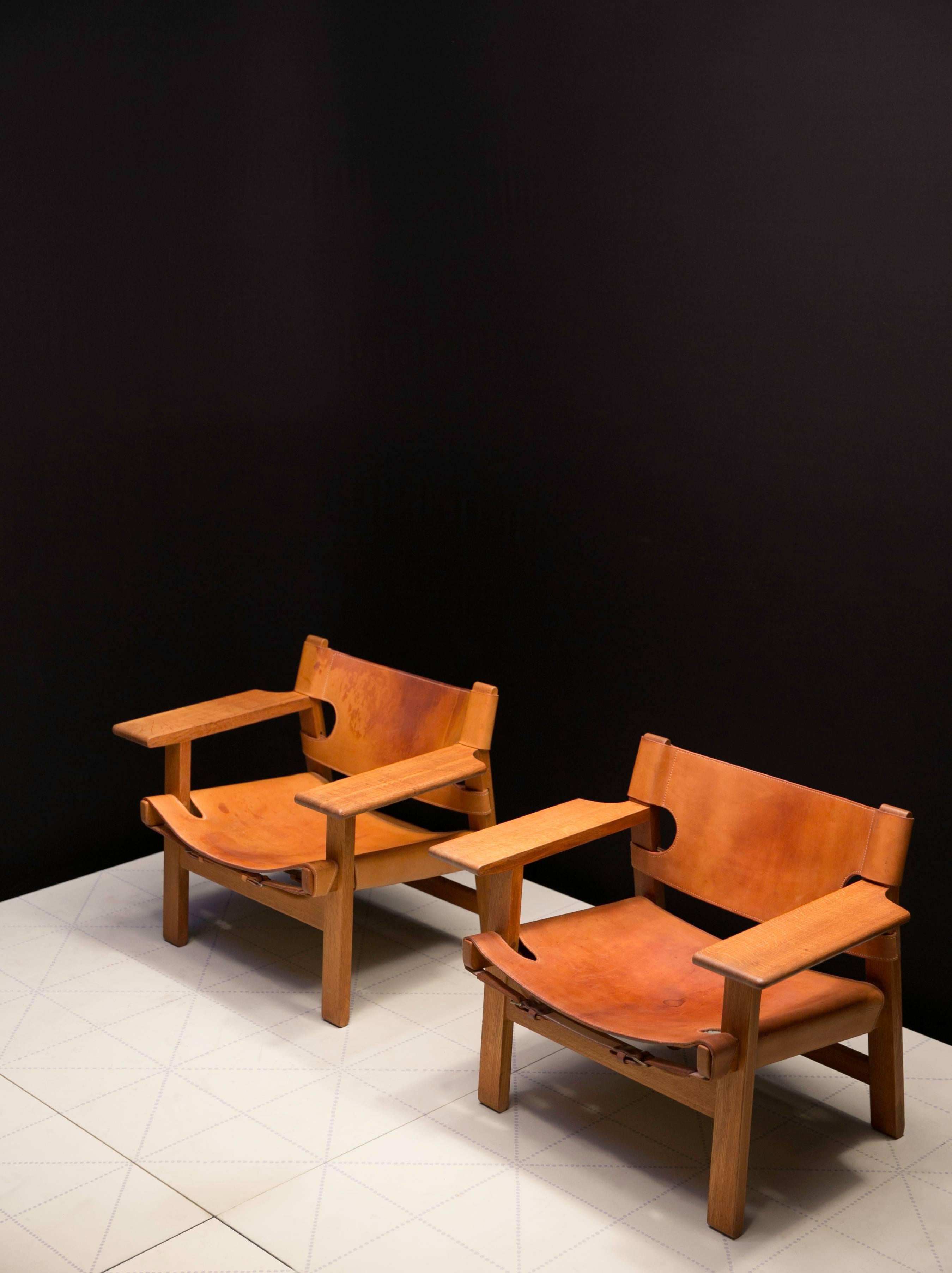 Scandinavian Modern Pair of Beautifully Patinated Spanish Chairs by Børge Mogensen For Sale