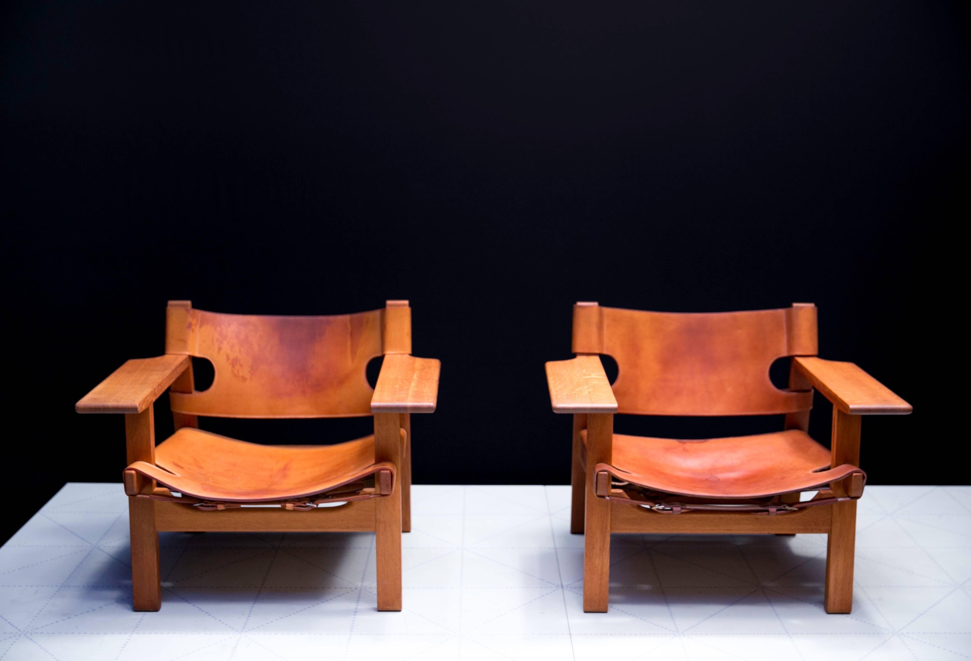 Pair of Beautifully Patinated Spanish Chairs by Børge Mogensen In Good Condition For Sale In New York, NY
