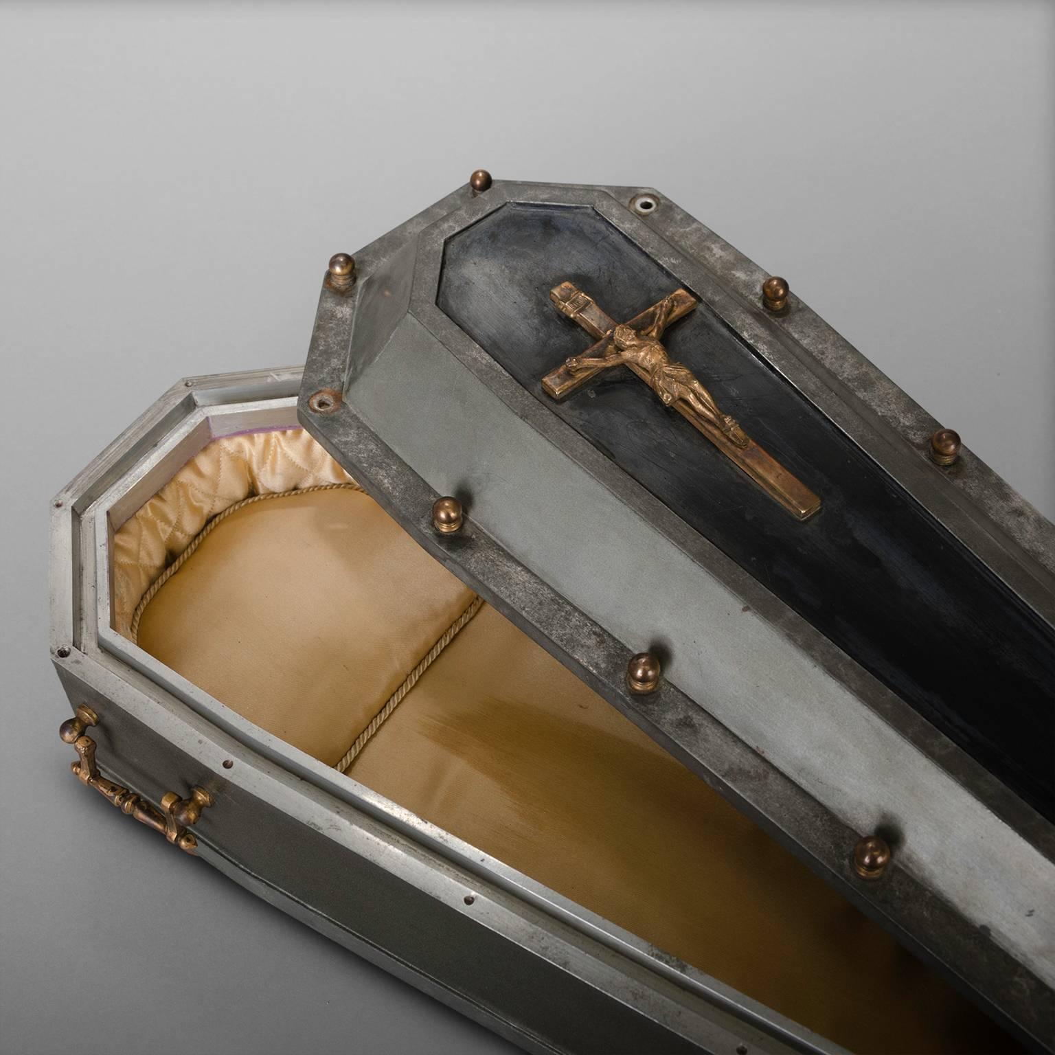 Small Coffin Model between 1930 and 1950 In Good Condition In Saint-Ouen, FR