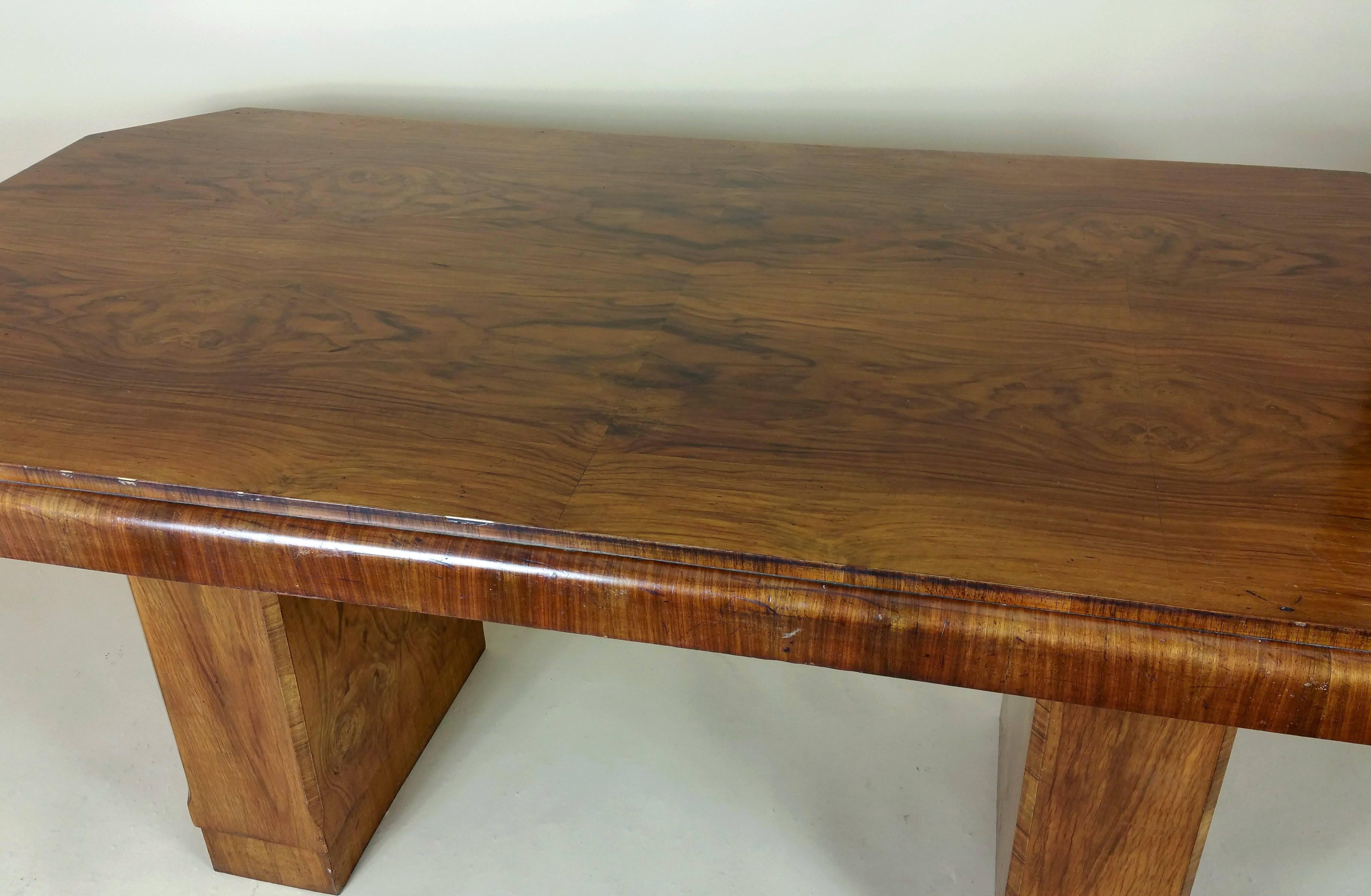 Art Deco Walnut Dining Table In Excellent Condition In London, west Sussex