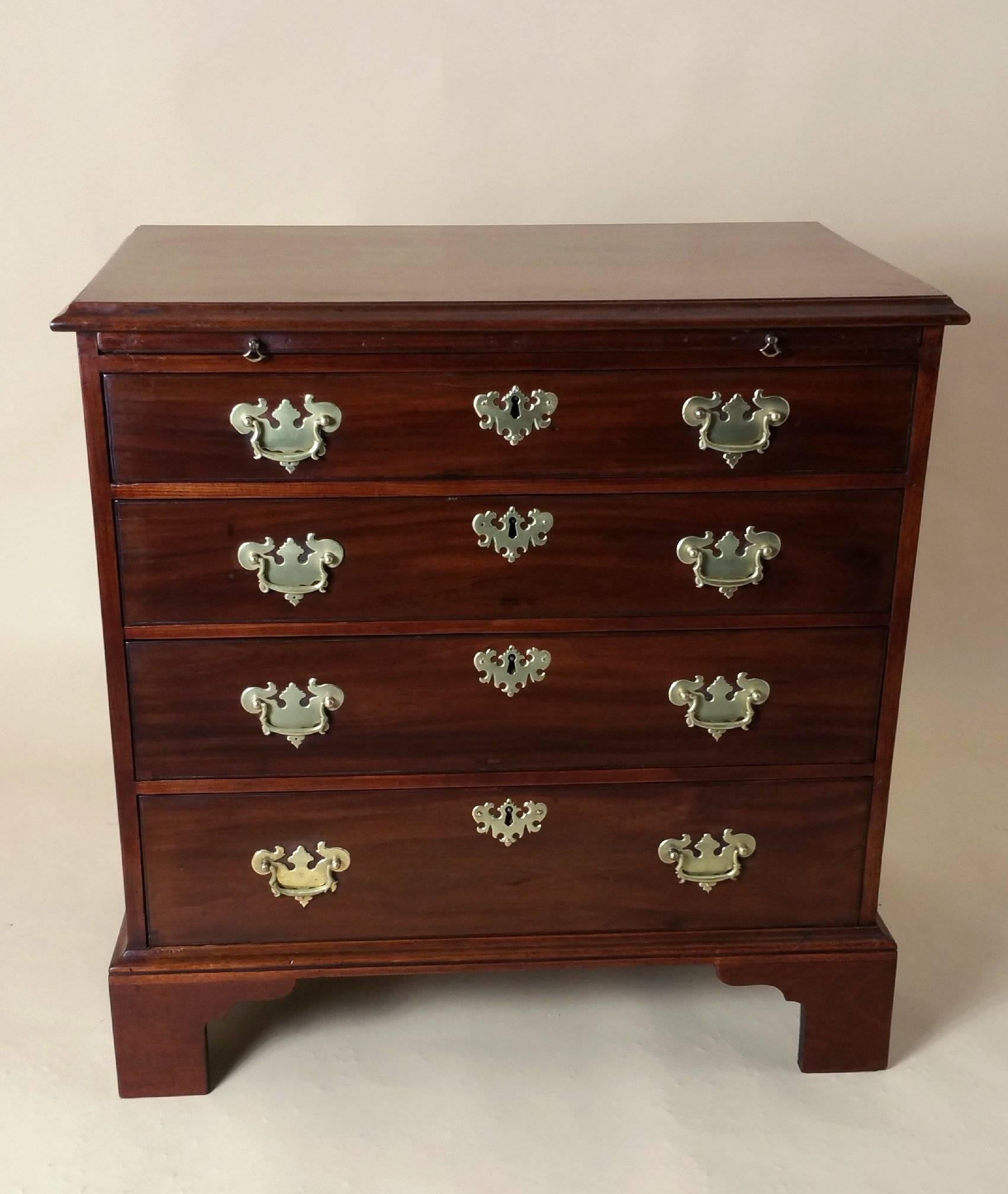 This small but well-proportioned George III mahogany chest of drawers features four graduating drawers and is fitted with a brushing slide and decorative brass hardware. It measures 31 in – 78.8 cm wide, 19 ½ in – 49.5 cm deep and 31 ½ in – 80 cm in