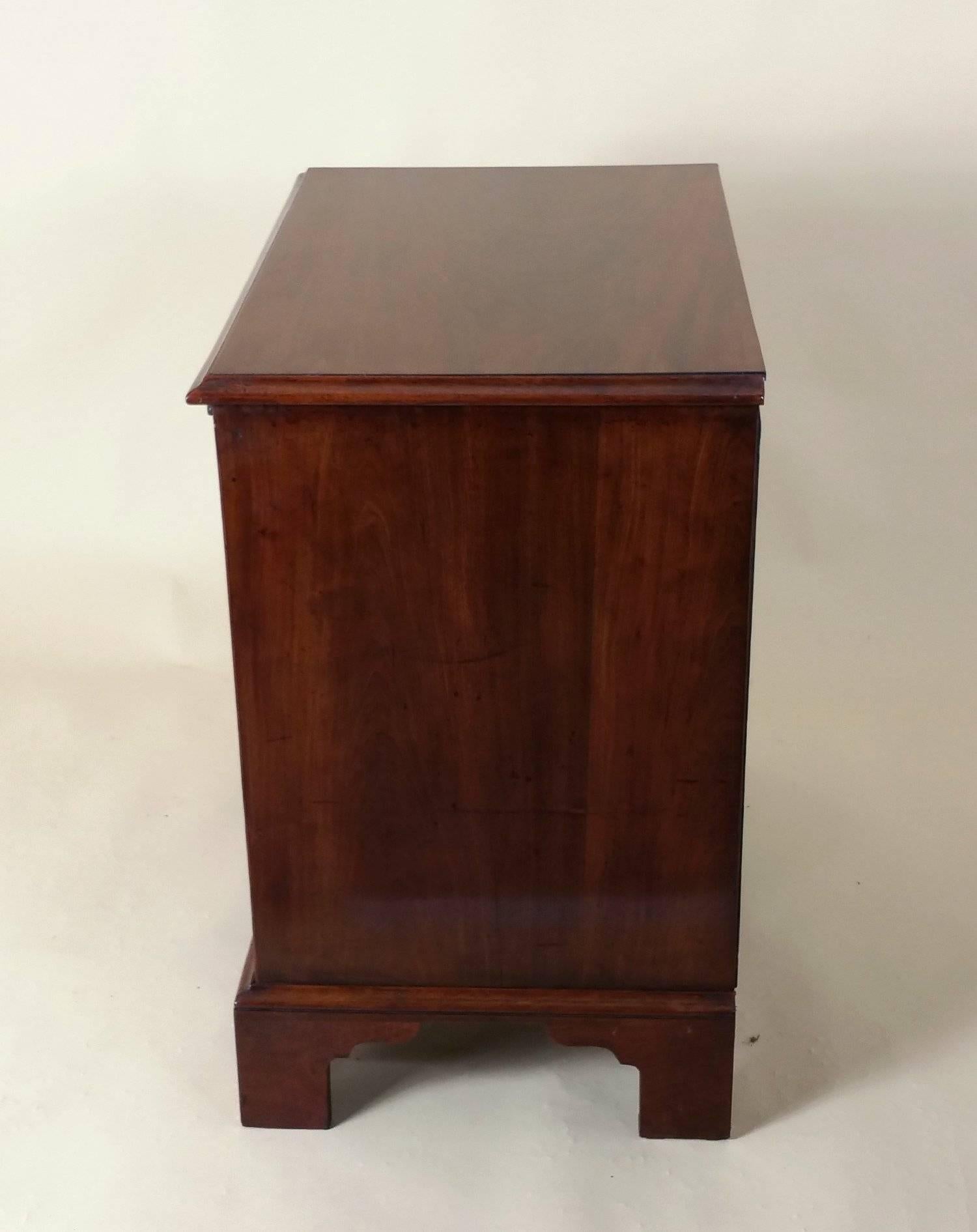George III Mahogany Chest of Drawers with Brushing Slide 4