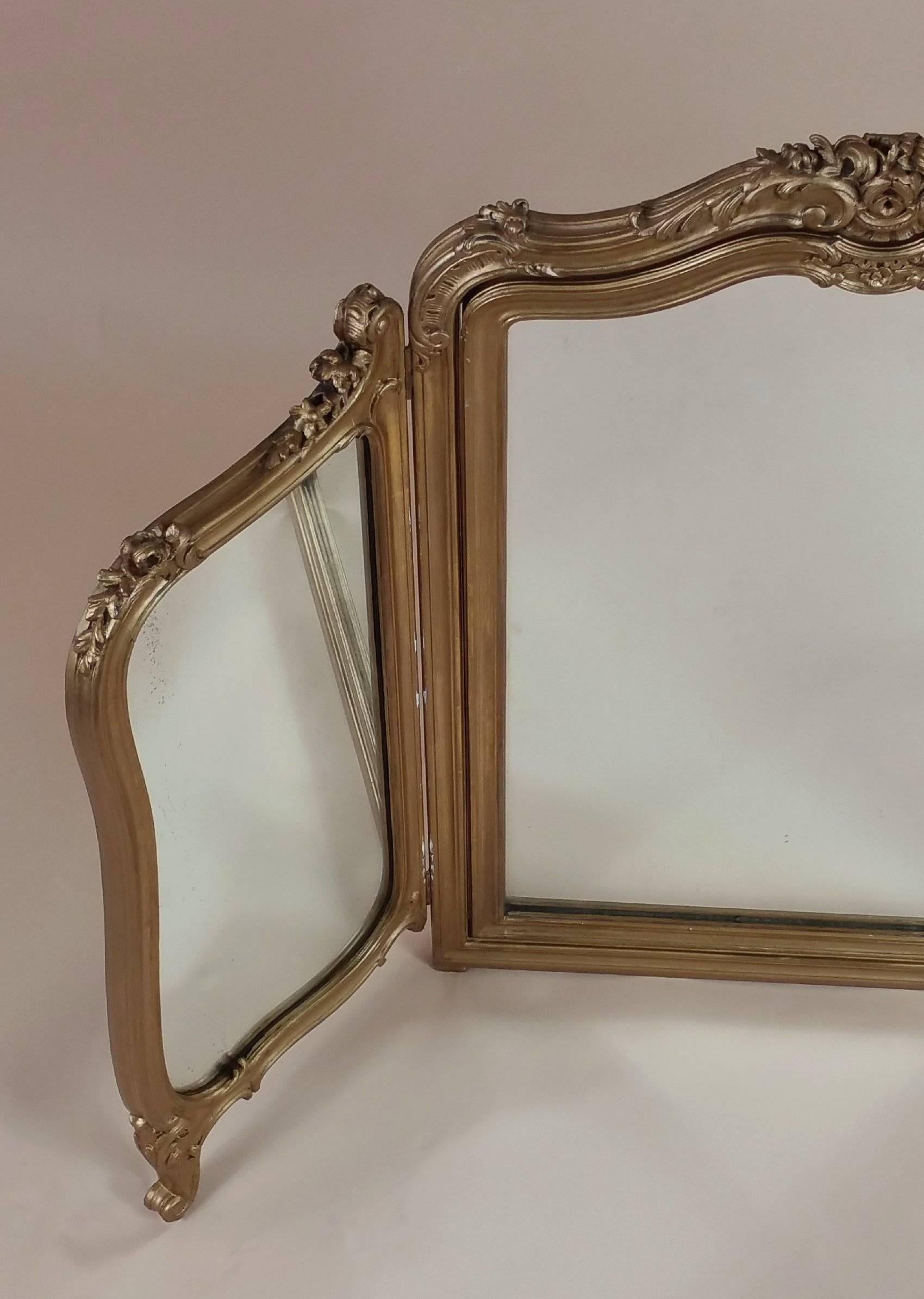 19th Century English Carved Giltwood Folding Triptych Mirror In Good Condition For Sale In London, west Sussex