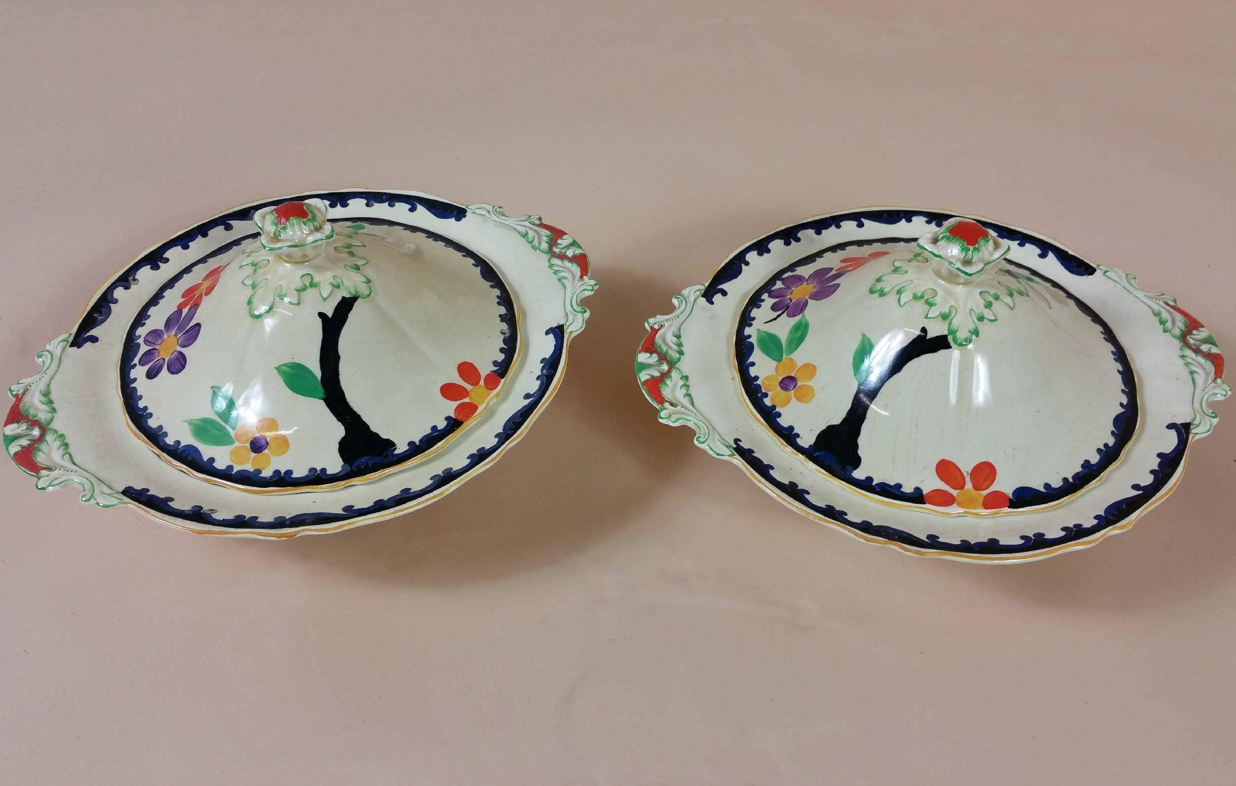 Hand-Painted Early 20th Century Art Deco Royal Venton Ware Dinner Service For Sale