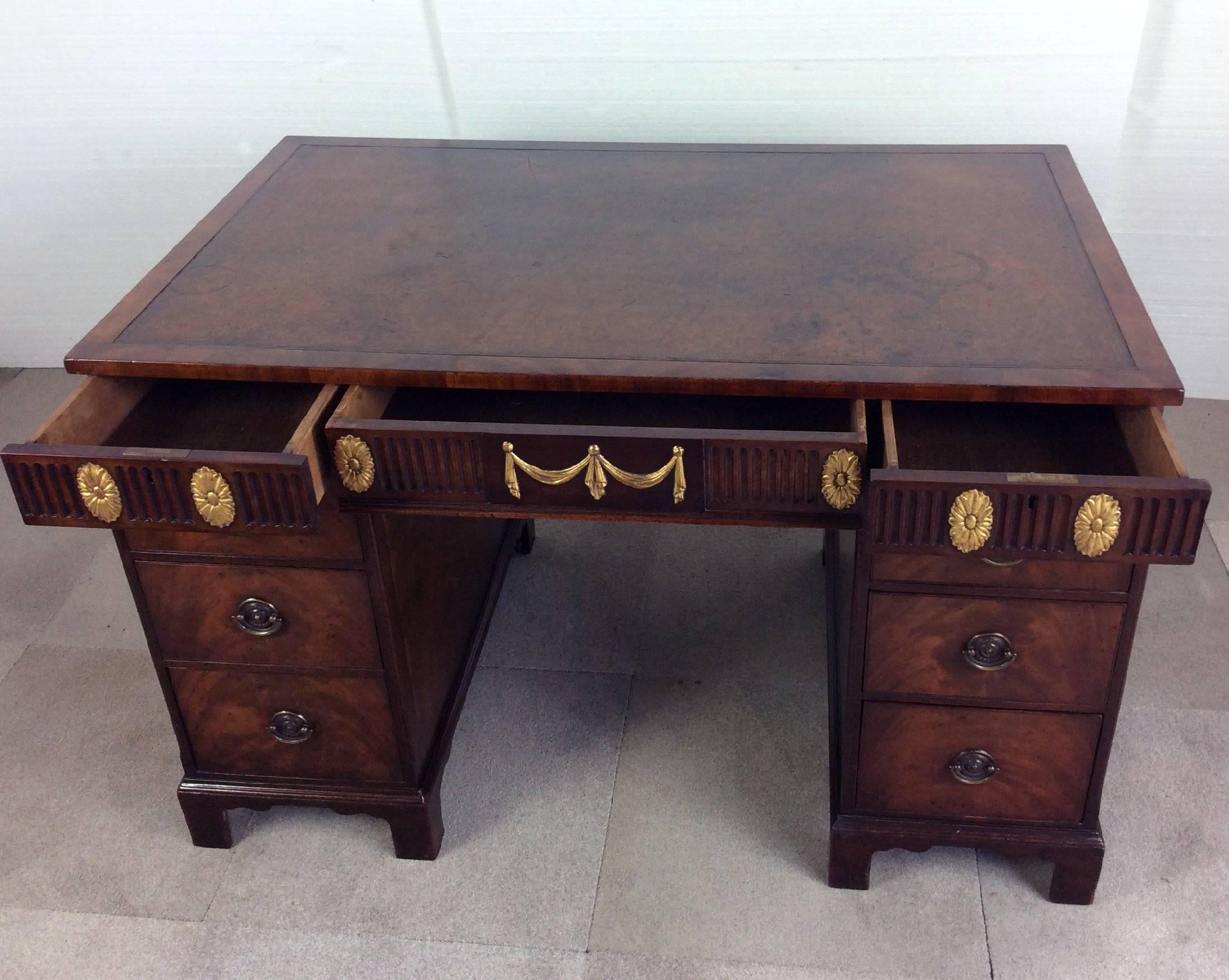 19th Century Mahogany and Parcel-Gilt Neoclassical Pedestal Desk In Excellent Condition In London, west Sussex