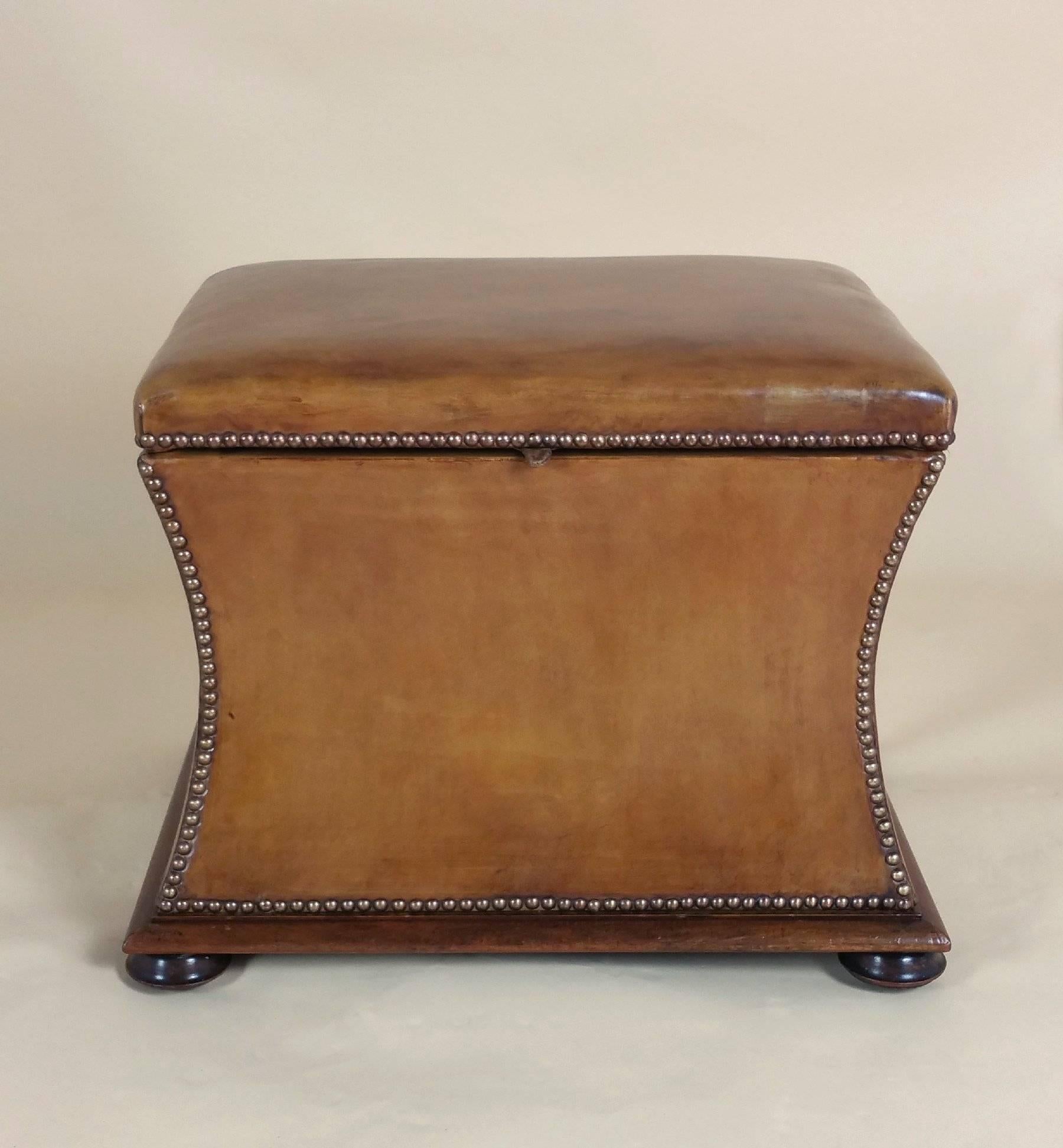Victorian Mahogany Leather Upholstered Ottoman In Excellent Condition In London, west Sussex