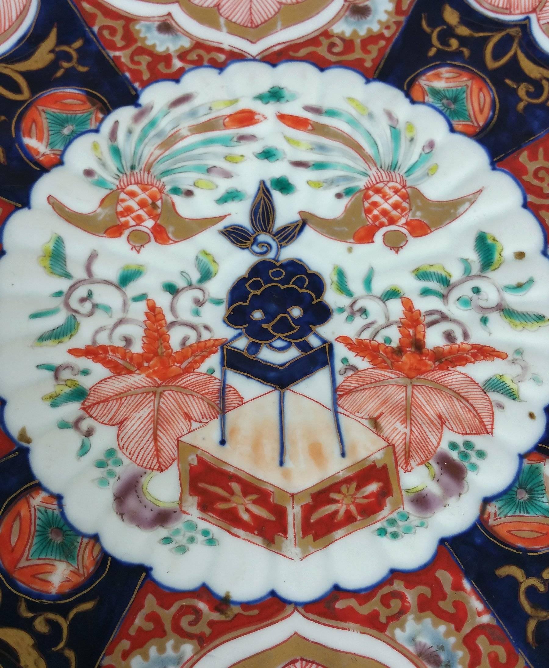 19th Century Japanese Imari Dish with Flowers and Birds In Excellent Condition In London, west Sussex