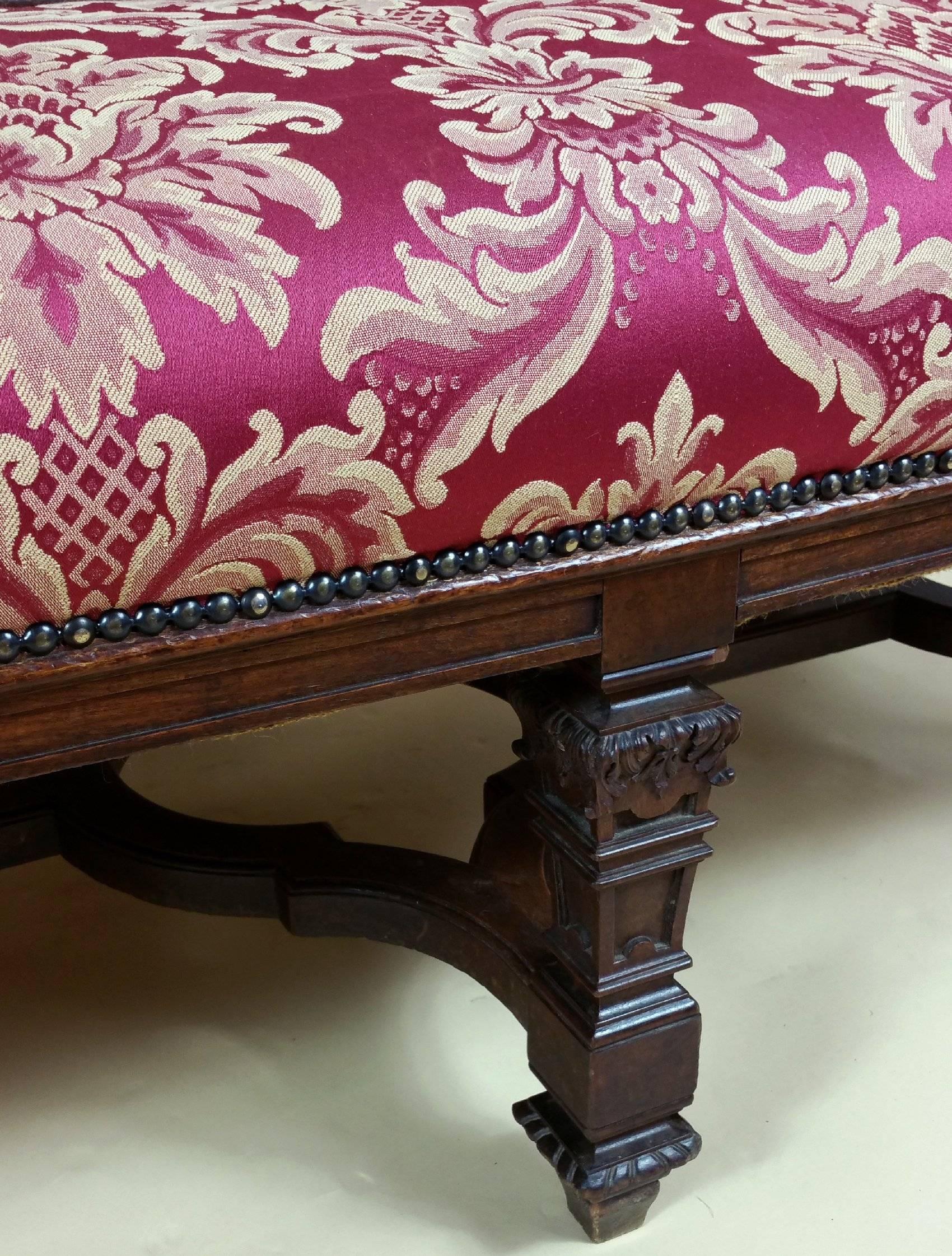 upholstered victorian sofa