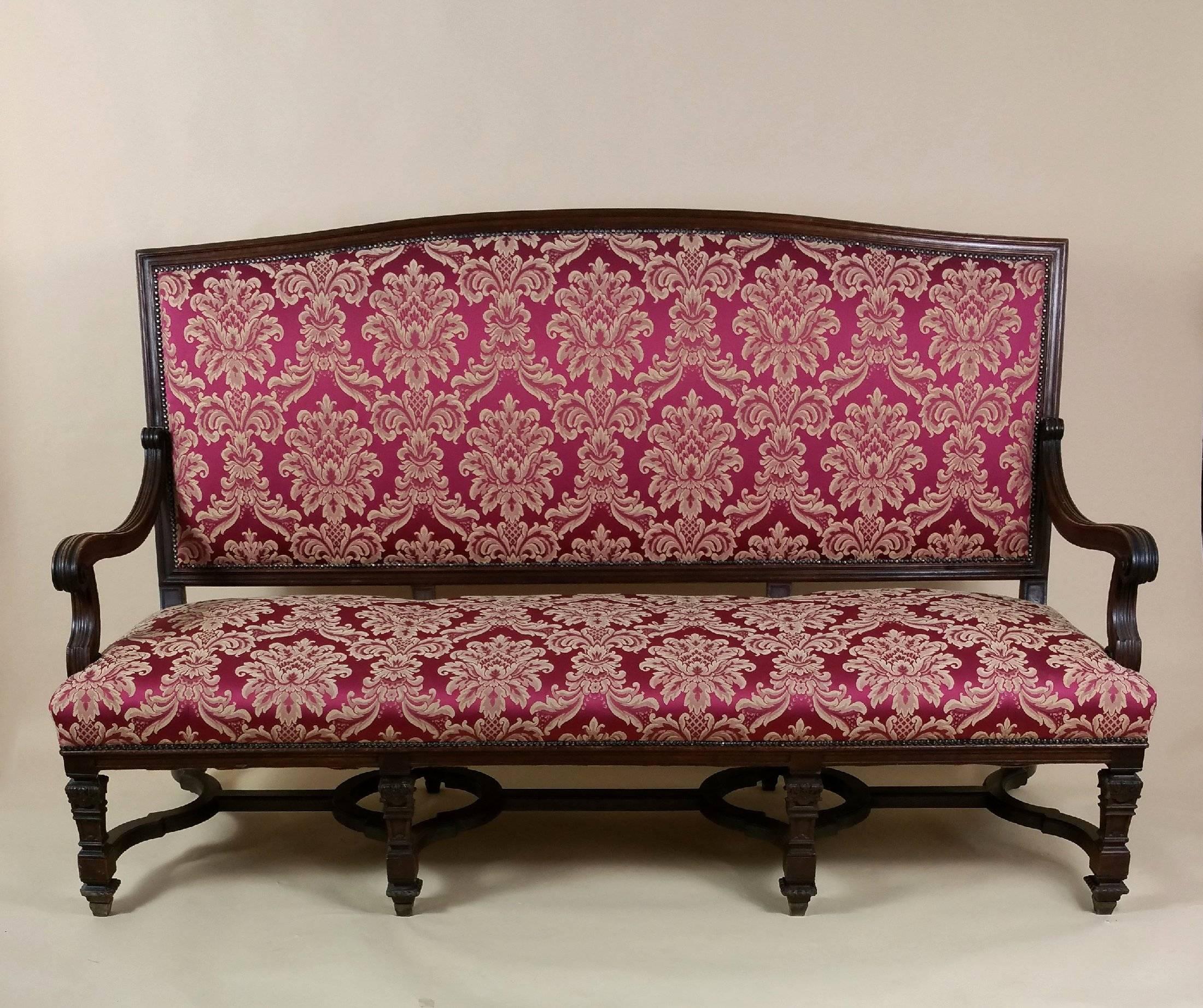 Victorian Carved Walnut Framed Upholstered Couch For Sale 2