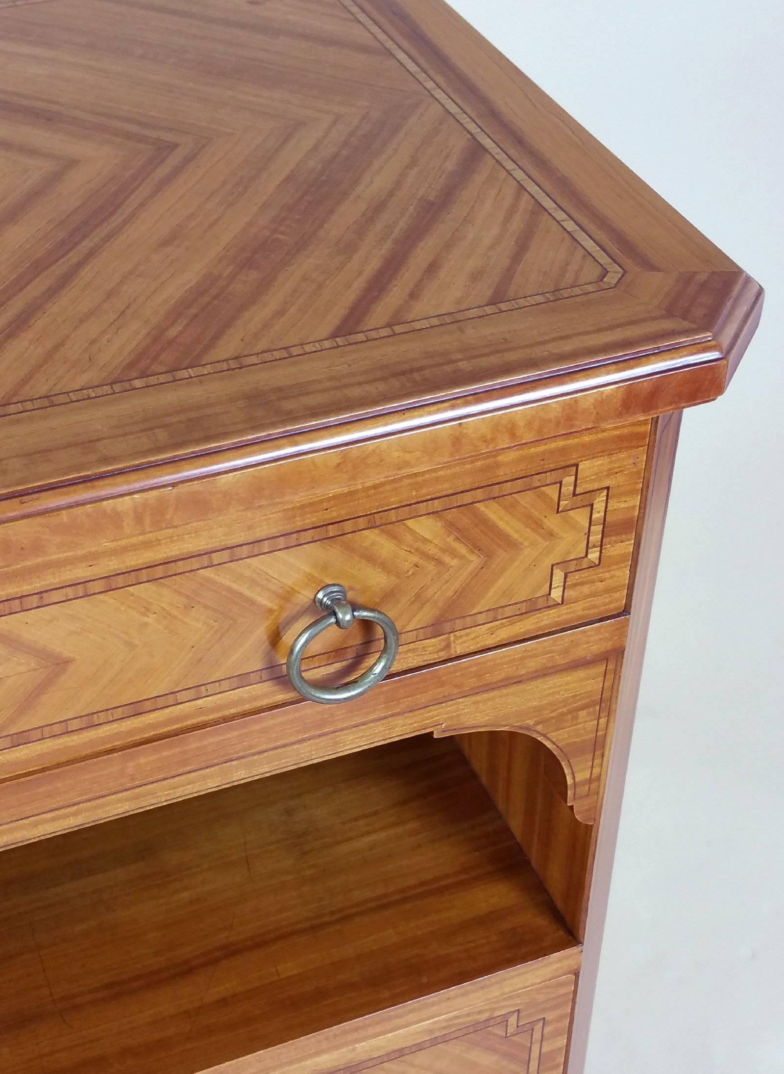 Edwardian Satinwood Side Cabinet In Excellent Condition In London, west Sussex