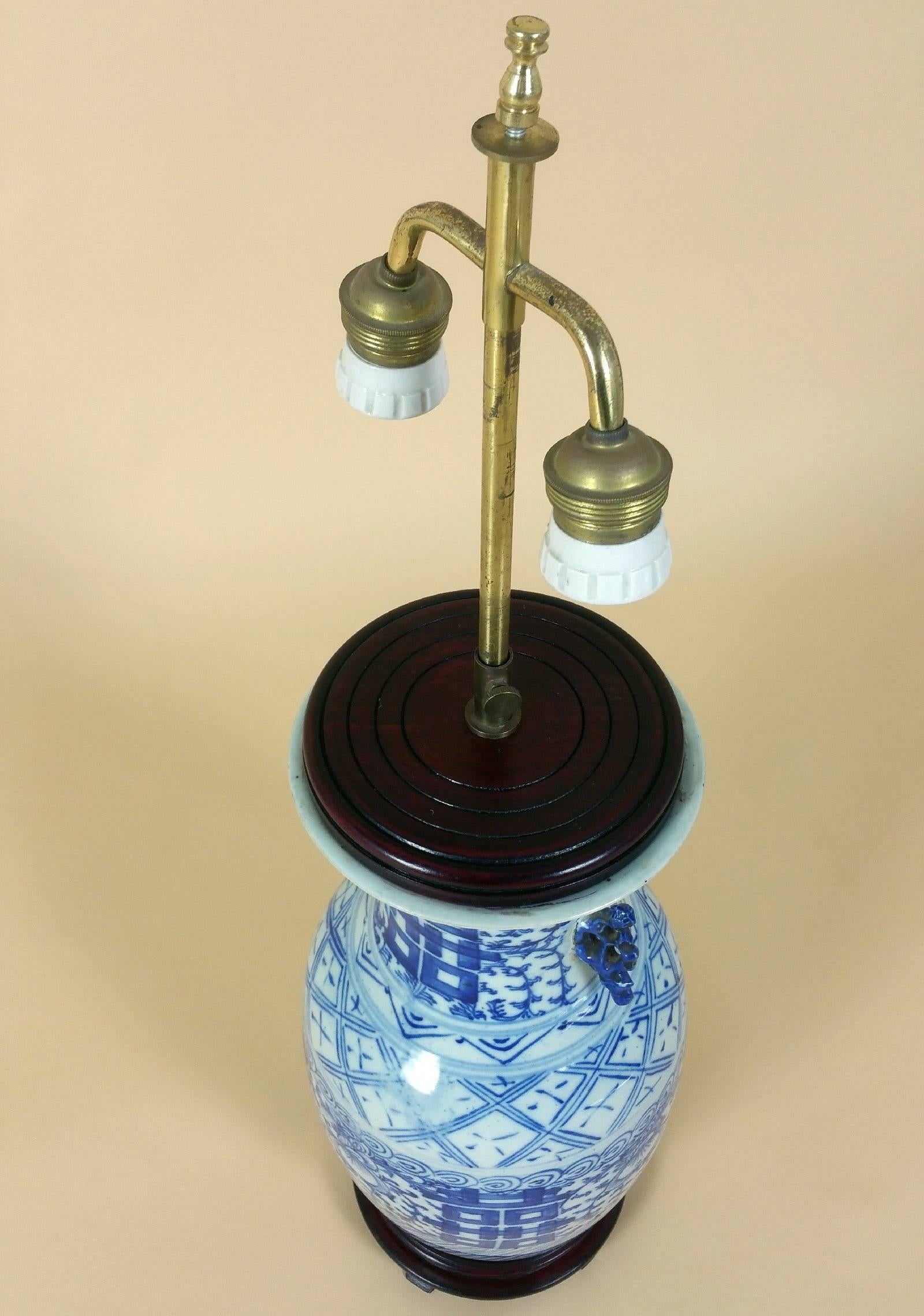 Late 19th Century Chinese Blue and White Pottery Vase Converted to Table Lamp 6