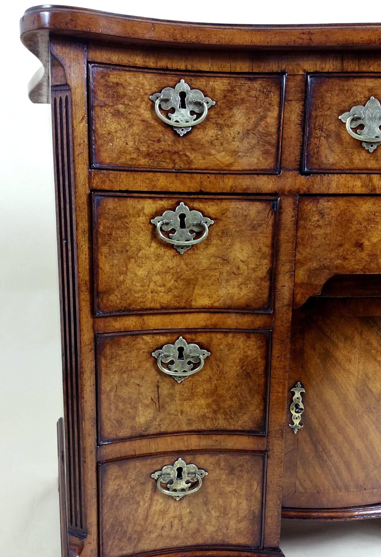 English Late 19th Century Figured Walnut George I Style Serpentine Shaped Kneehole Desk