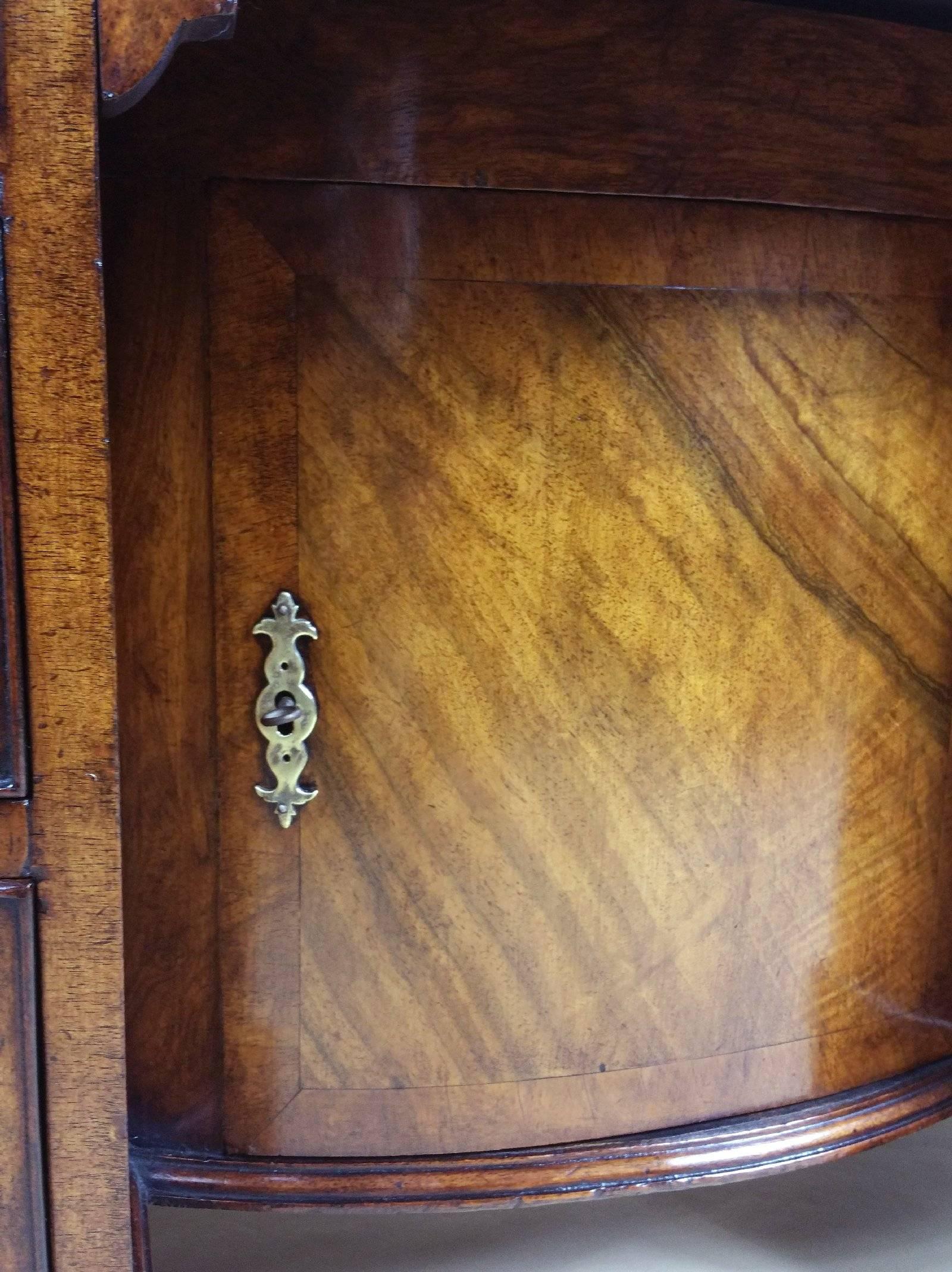 Brass Late 19th Century Figured Walnut George I Style Serpentine Shaped Kneehole Desk