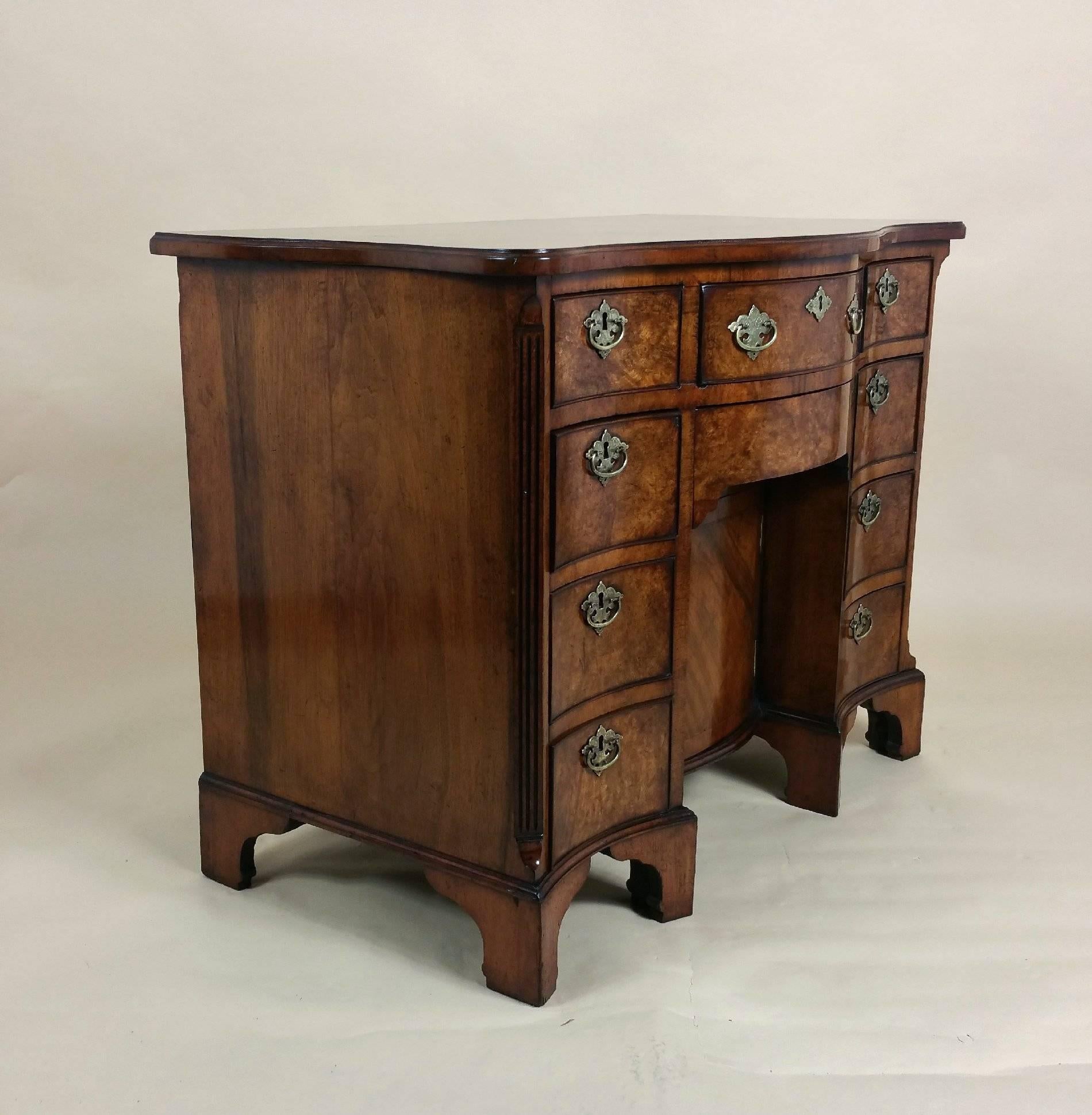 Late 19th Century Figured Walnut George I Style Serpentine Shaped Kneehole Desk 4