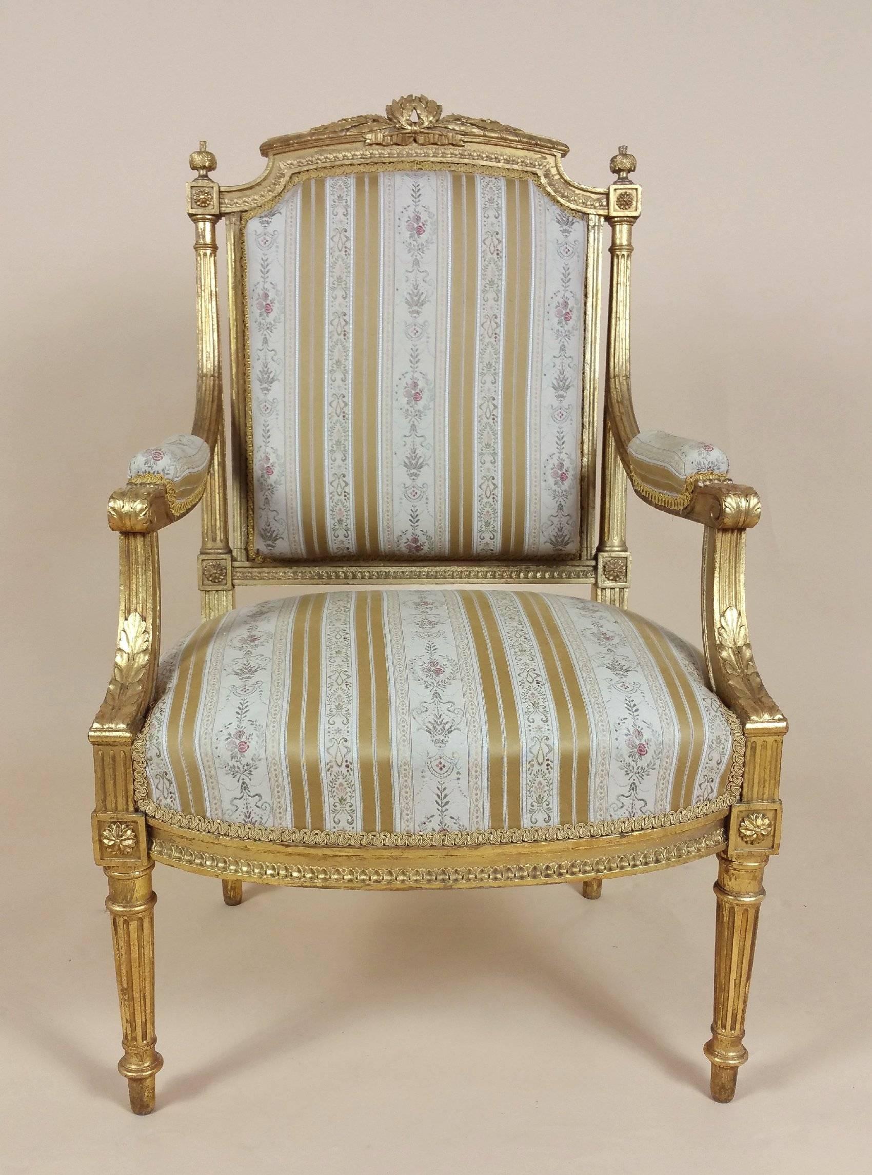 Fine Pair of 19th Century French Carved Giltwood Fauteuils In Excellent Condition In London, west Sussex