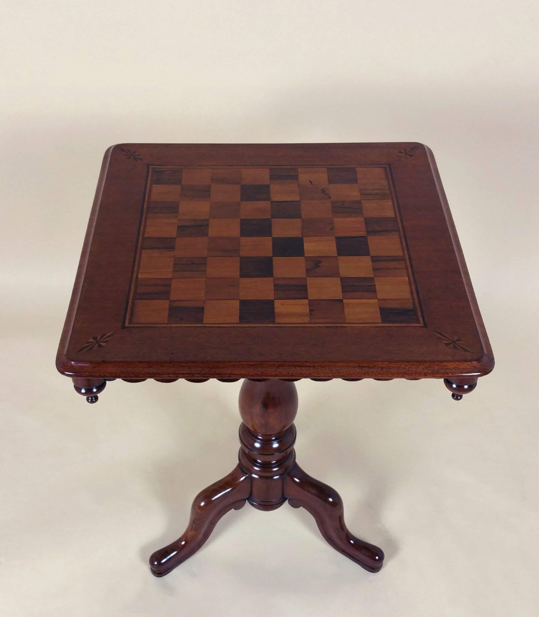 Victorian Mahogany Tilt-Top Chess Table on a Tripod Support In Excellent Condition In London, west Sussex