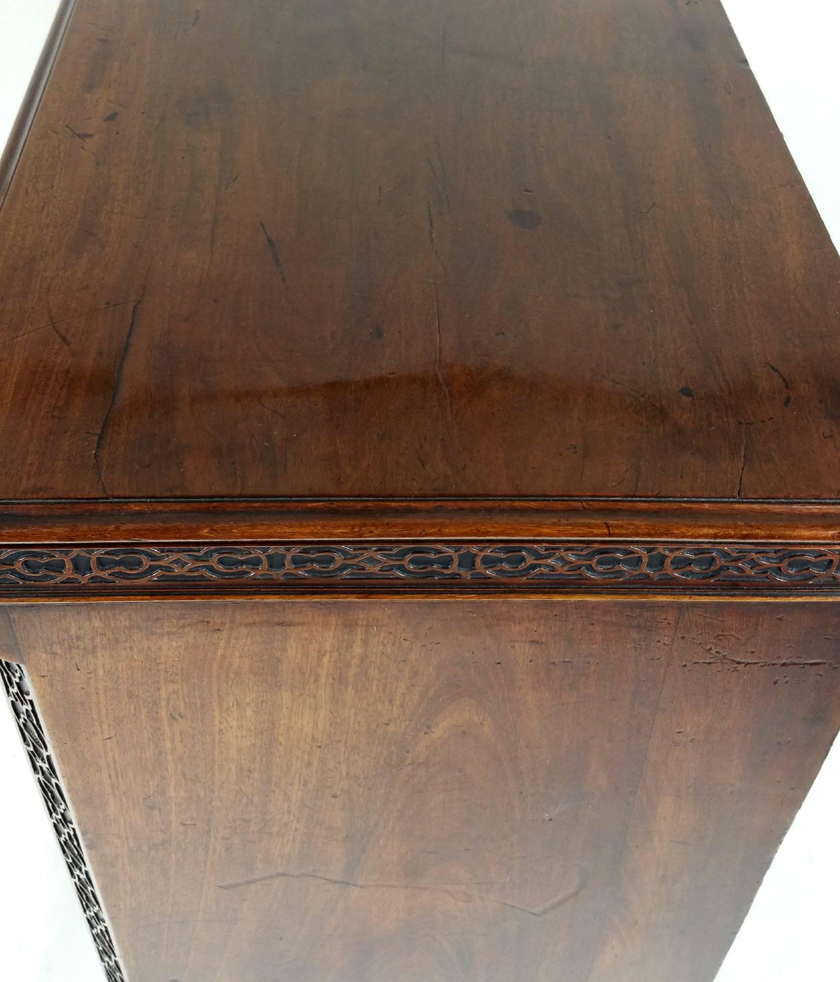 18th Century Chippendale Mahogany Chest of Drawers 4