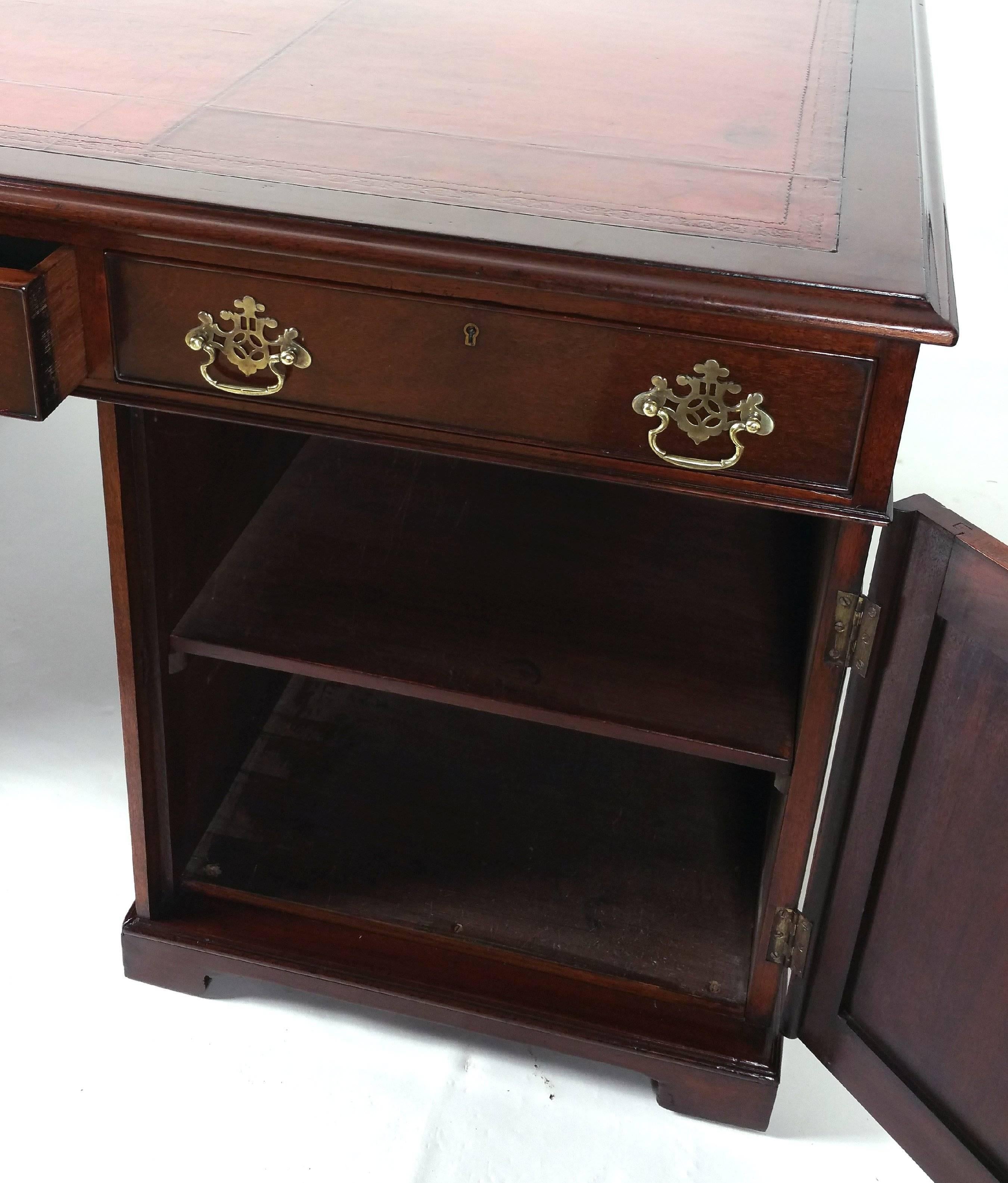 Large Victorian Mahogany Partners Desk with Original Leather Top 4