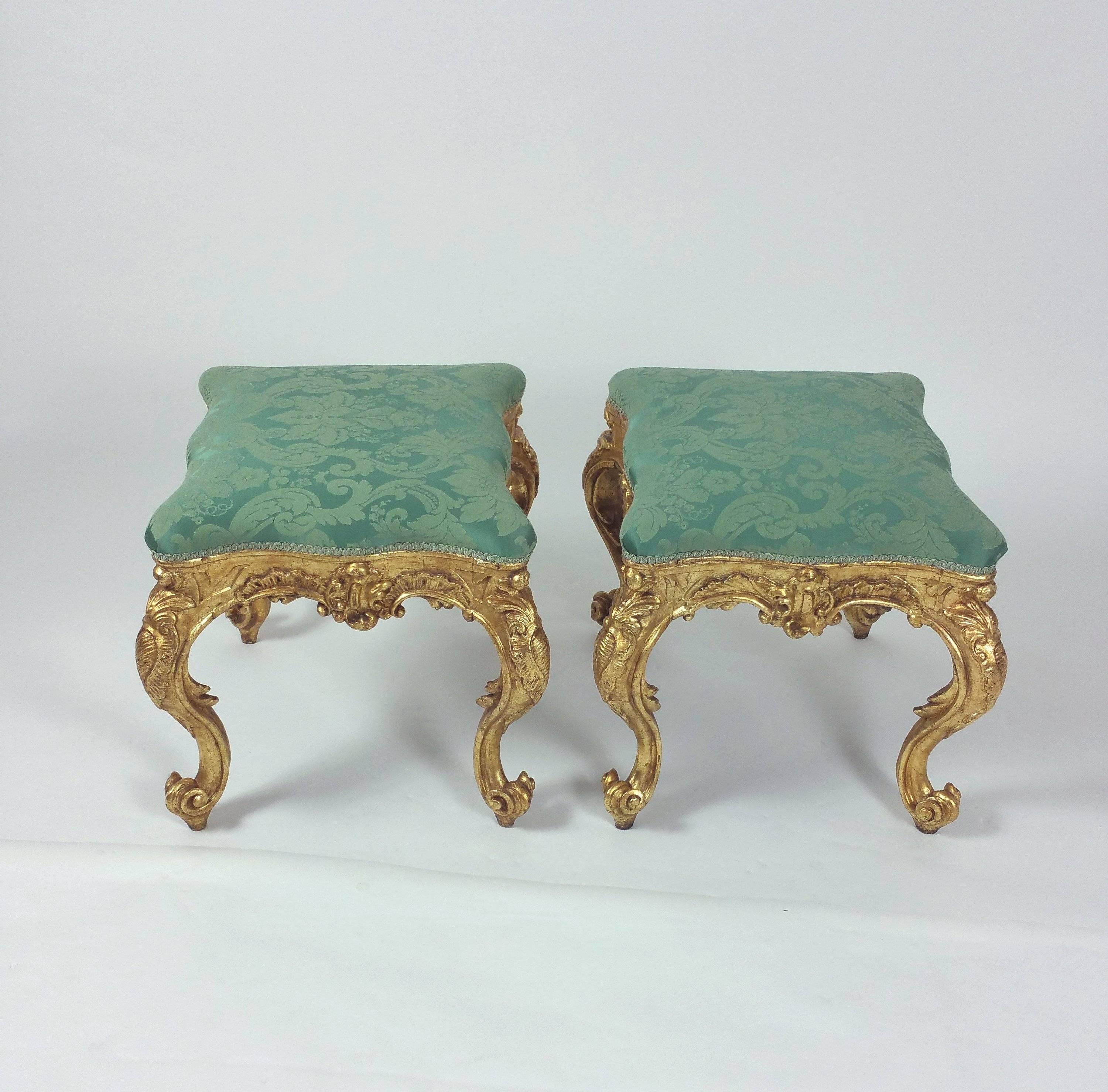 Fine Pair of French Carved Giltwood Stools In Excellent Condition In London, west Sussex