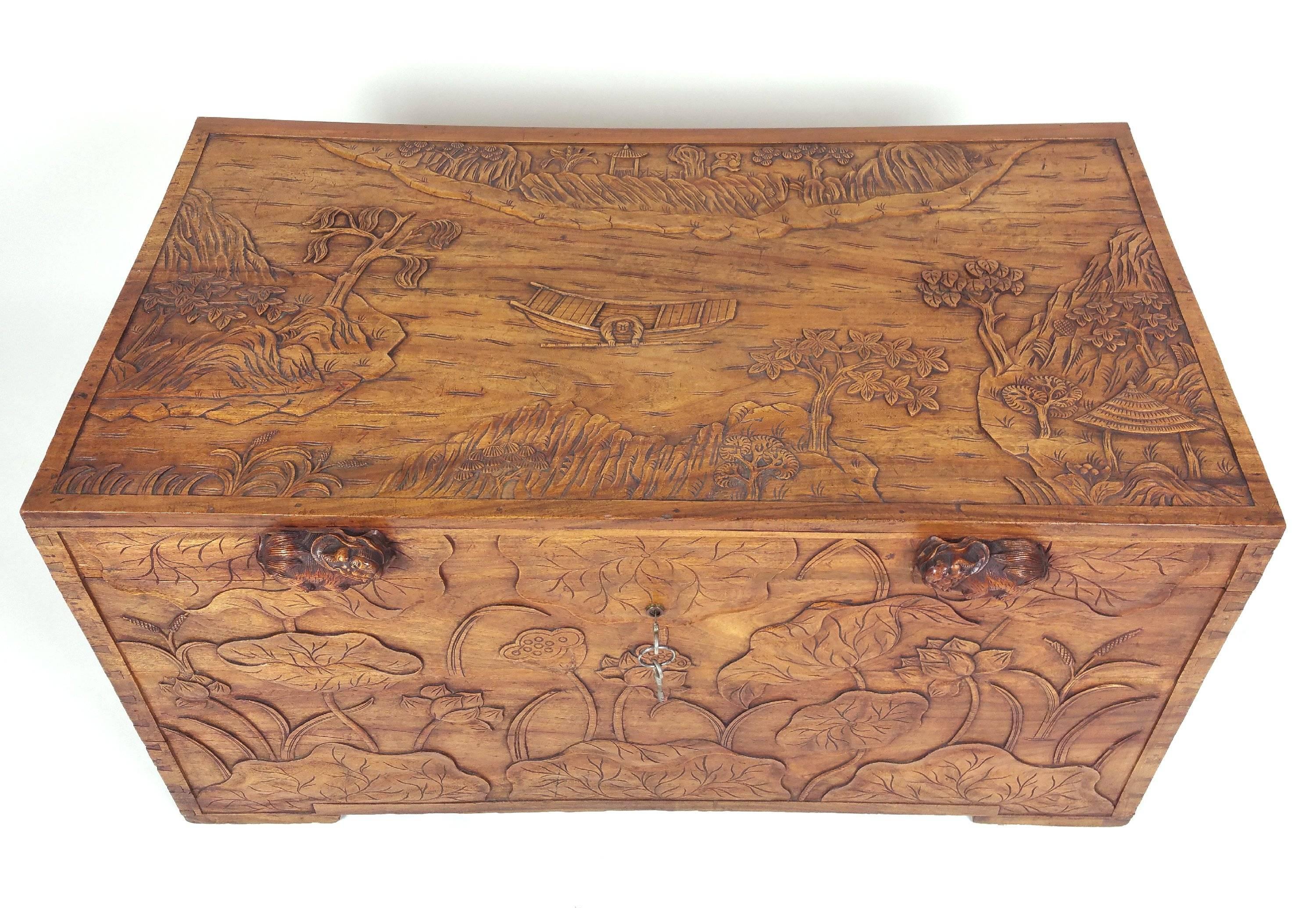 19th Century Chinese Carved Trunk In Excellent Condition In London, west Sussex