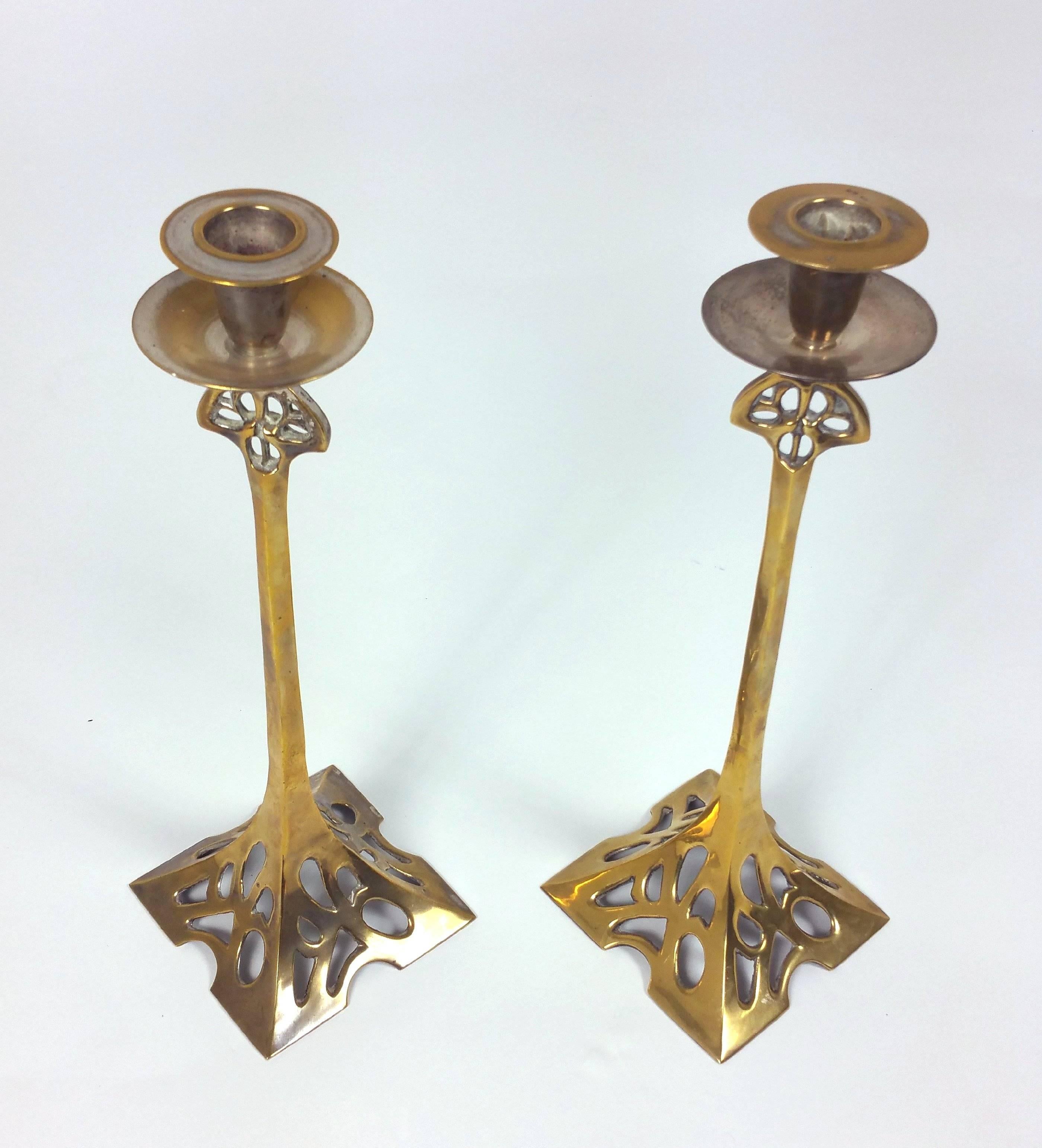 Pair of Art Nouveau 19th Century Brass Candlesticks (Art nouveau) im Angebot