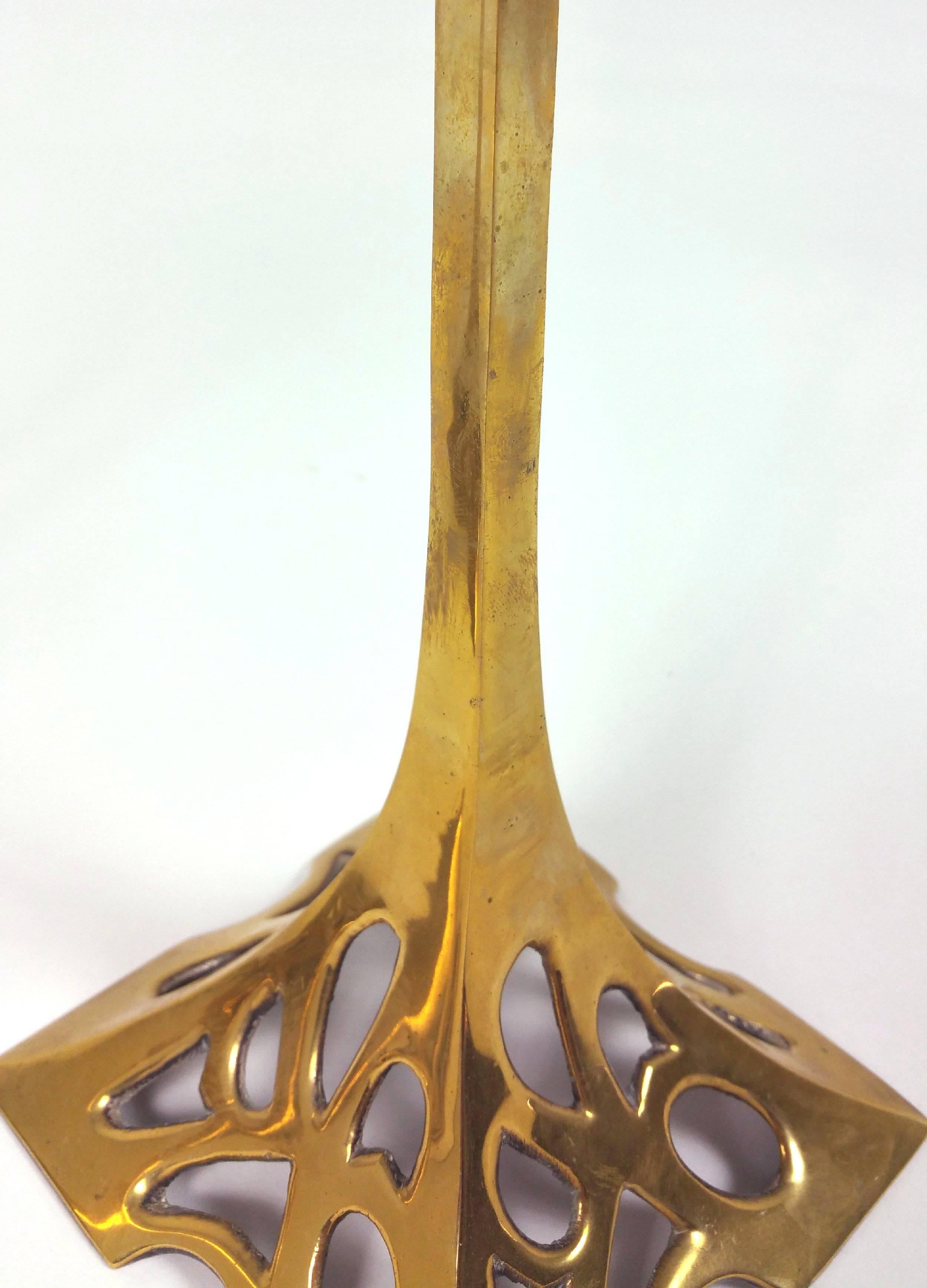 Pair of Art Nouveau 19th Century Brass Candlesticks im Zustand „Hervorragend“ im Angebot in London, west Sussex