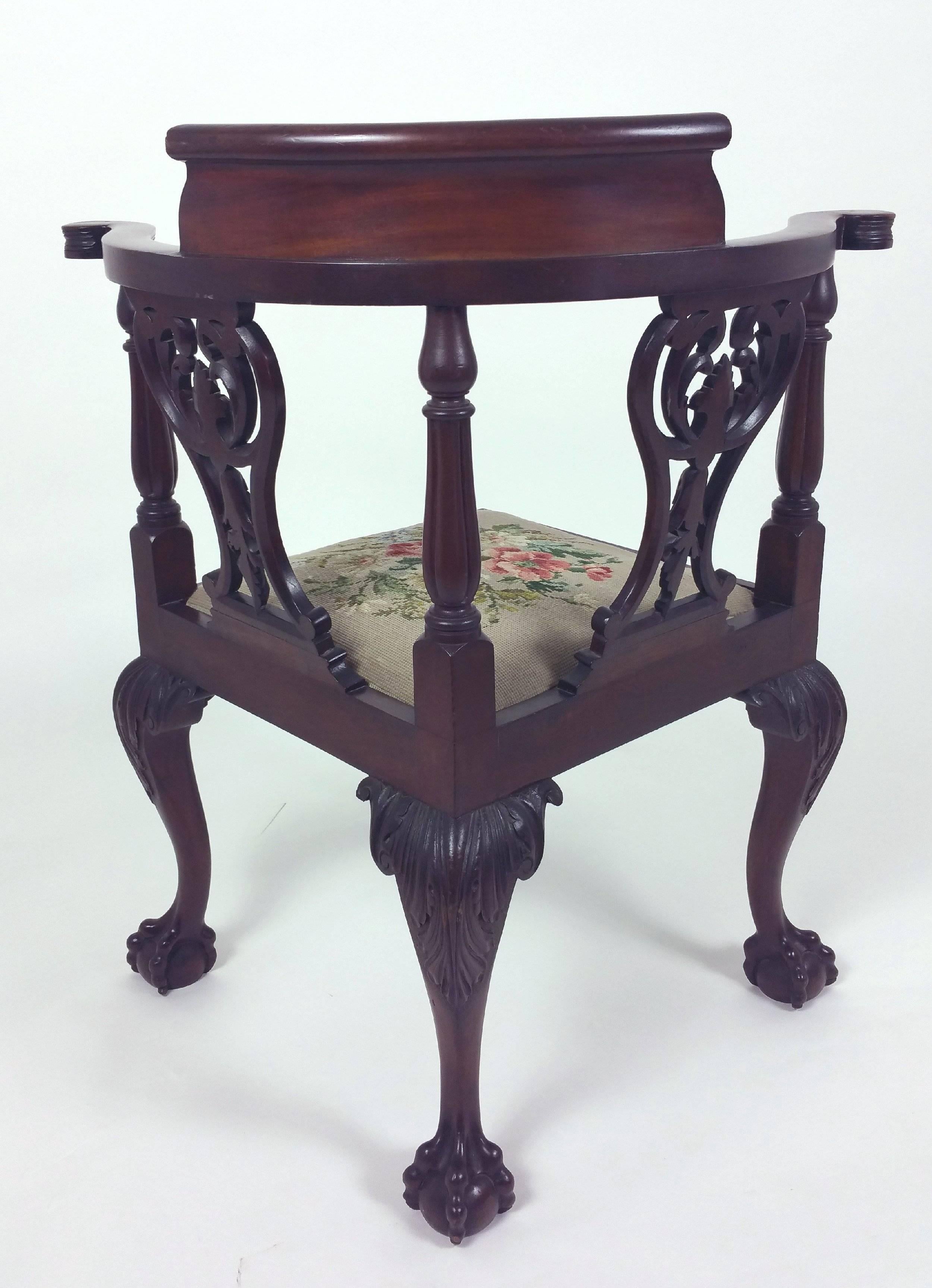 Pair of Late 19th Century Chippendale Design Carved Mahogany Corner Chairs 3