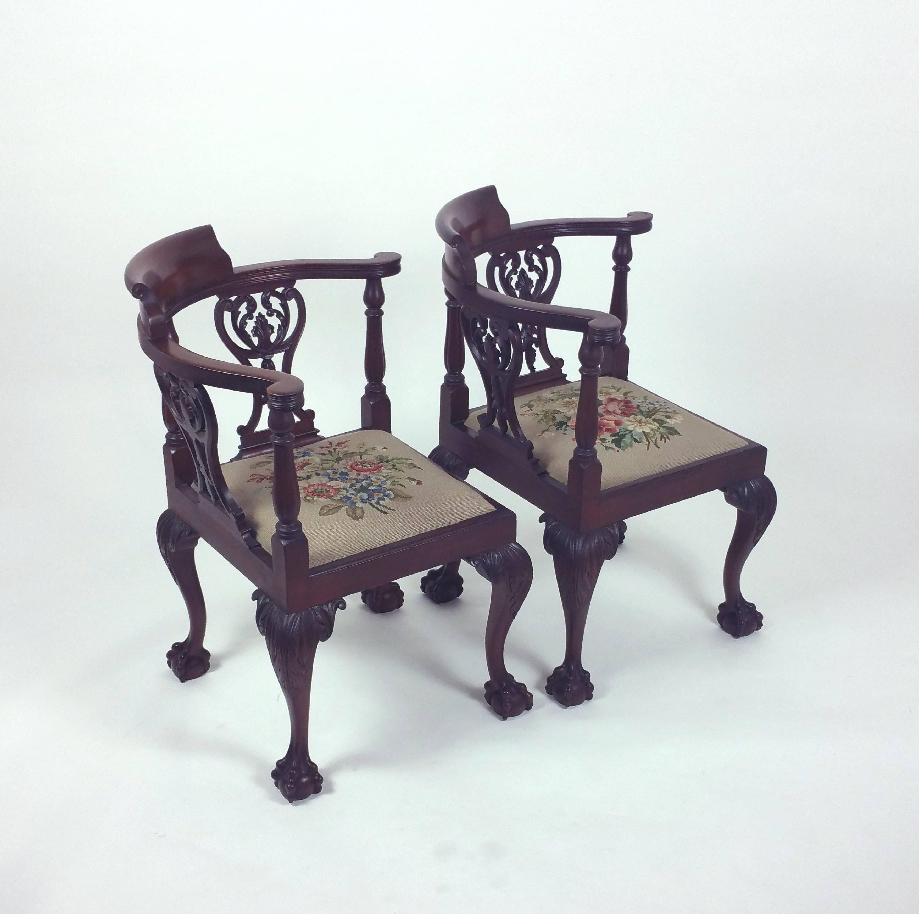 Pair of Late 19th Century Chippendale Design Carved Mahogany Corner Chairs 4