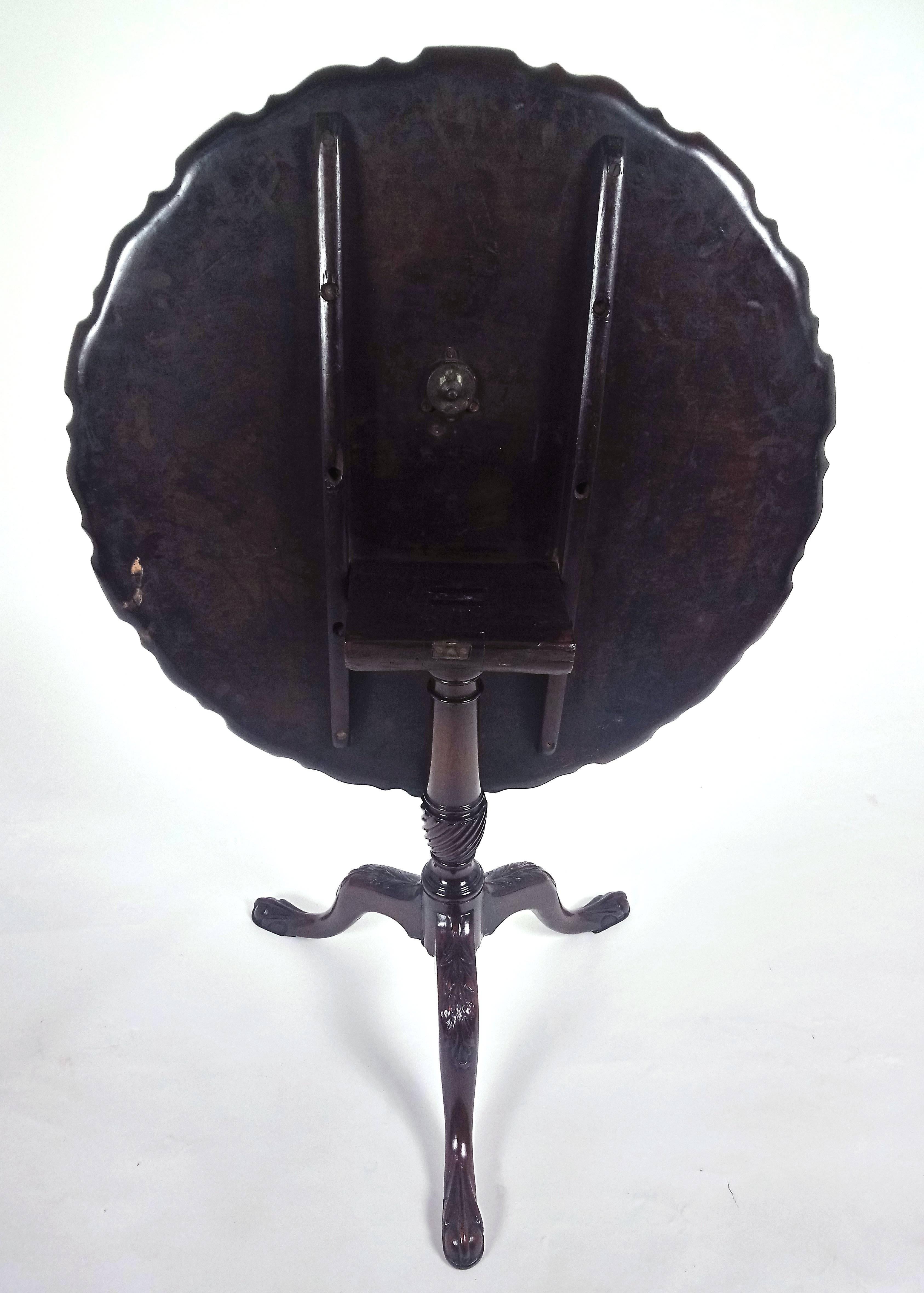 18th Century Mahogany Tilt-Top Tripod Table with Carved Pie Crust Edge 4