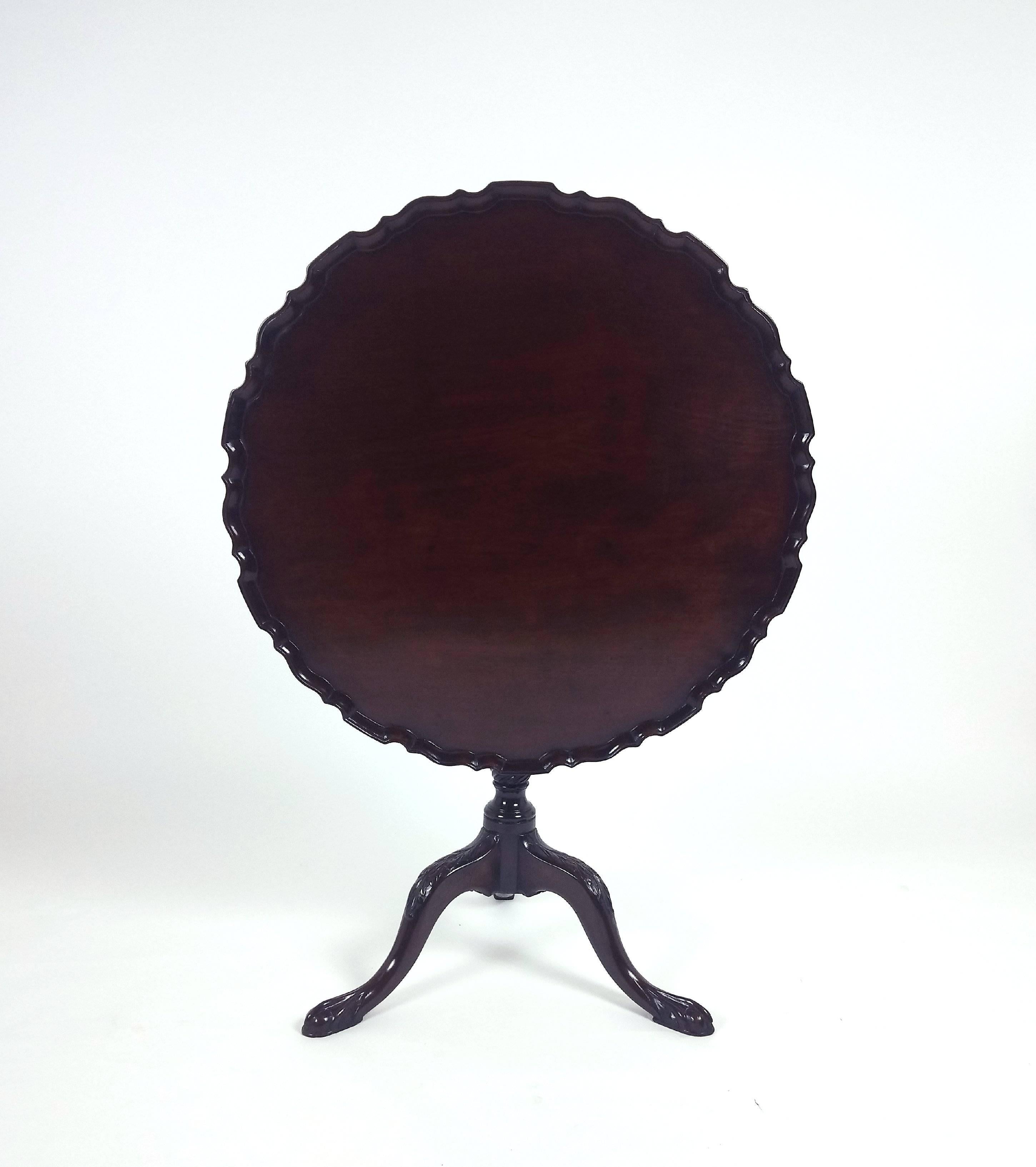 18th Century Mahogany Tilt-Top Tripod Table with Carved Pie Crust Edge 6