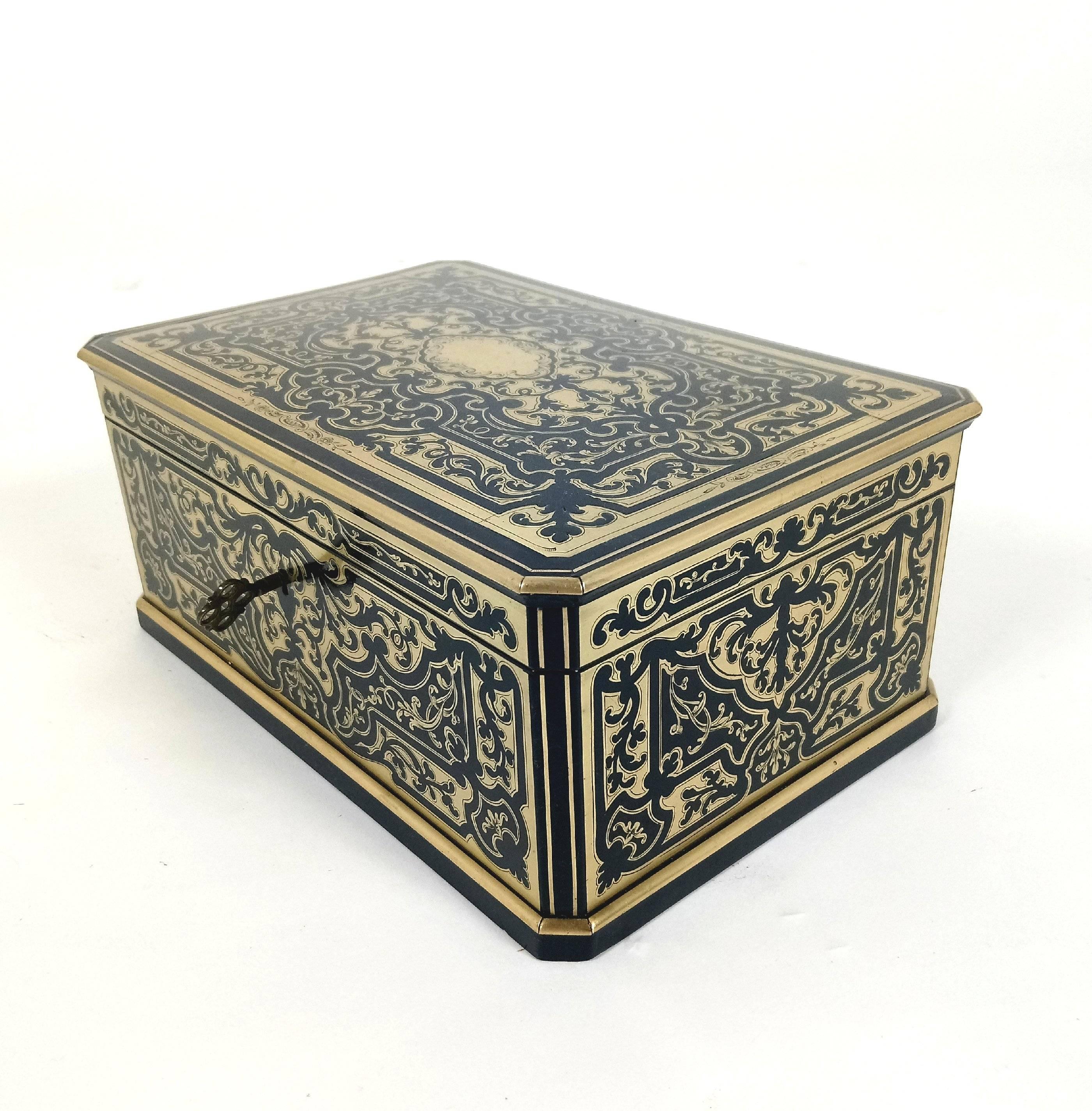 This superb mid-19th century French Boulle box by Tahan, Paris features the original lock and key, and signed on the lock plate. The box measures 10 in – 25 cm wide, 6 ½ in – 16.5 cm deep and 4 ½ in – 11.5 cm in height. This piece would make a