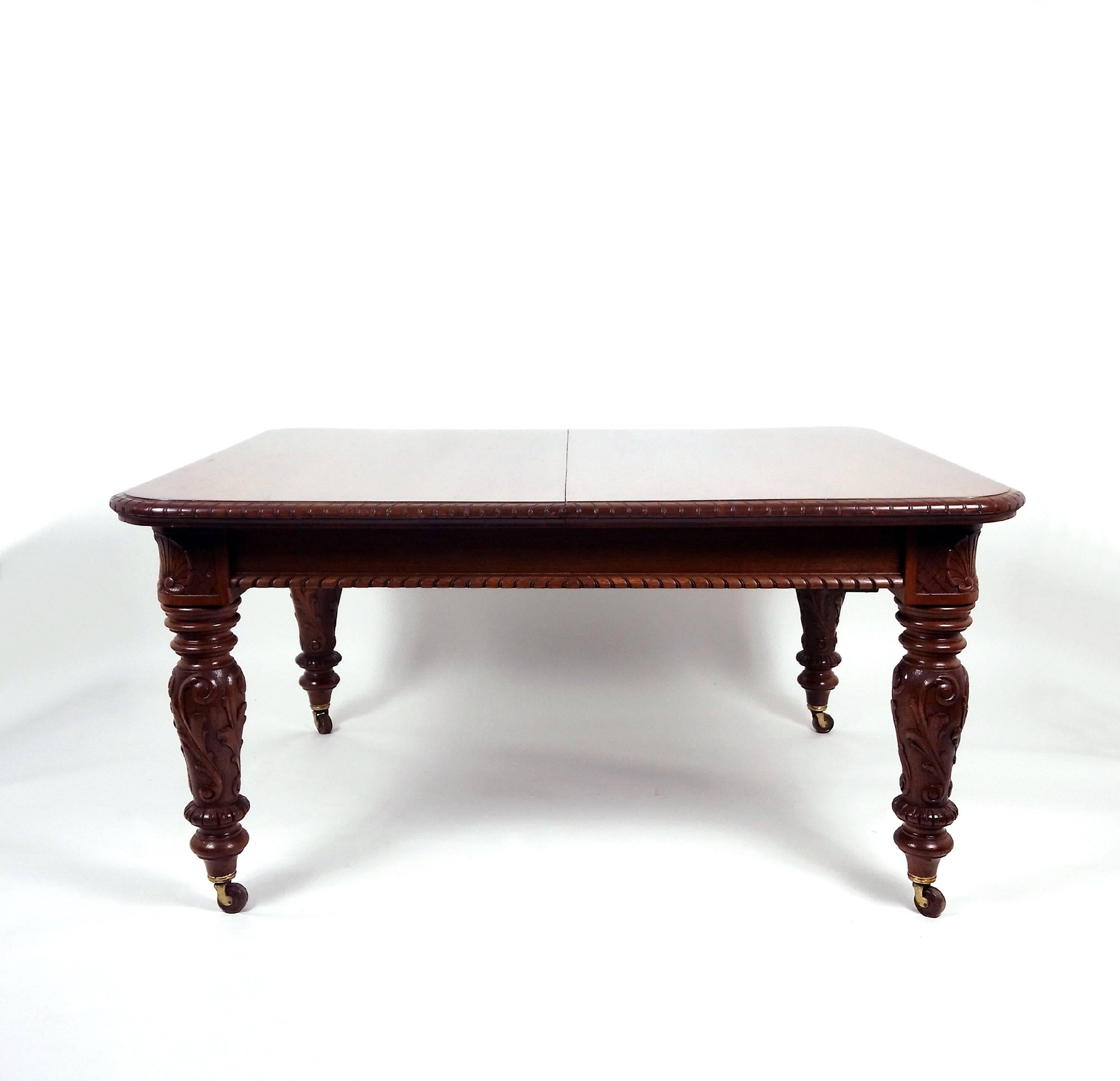 English Mid-Victorian Figured Oak Extending Dining Table 