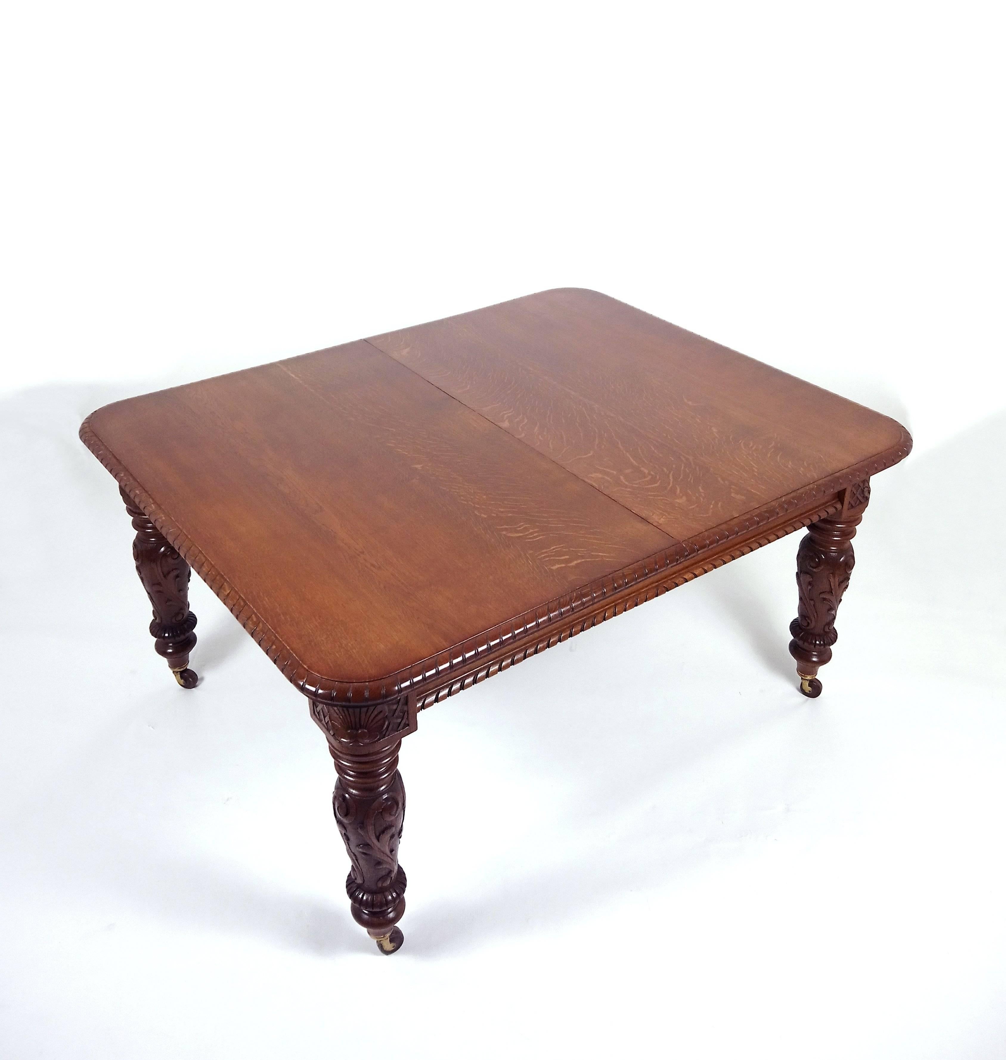 Mid-Victorian Figured Oak Extending Dining Table  3