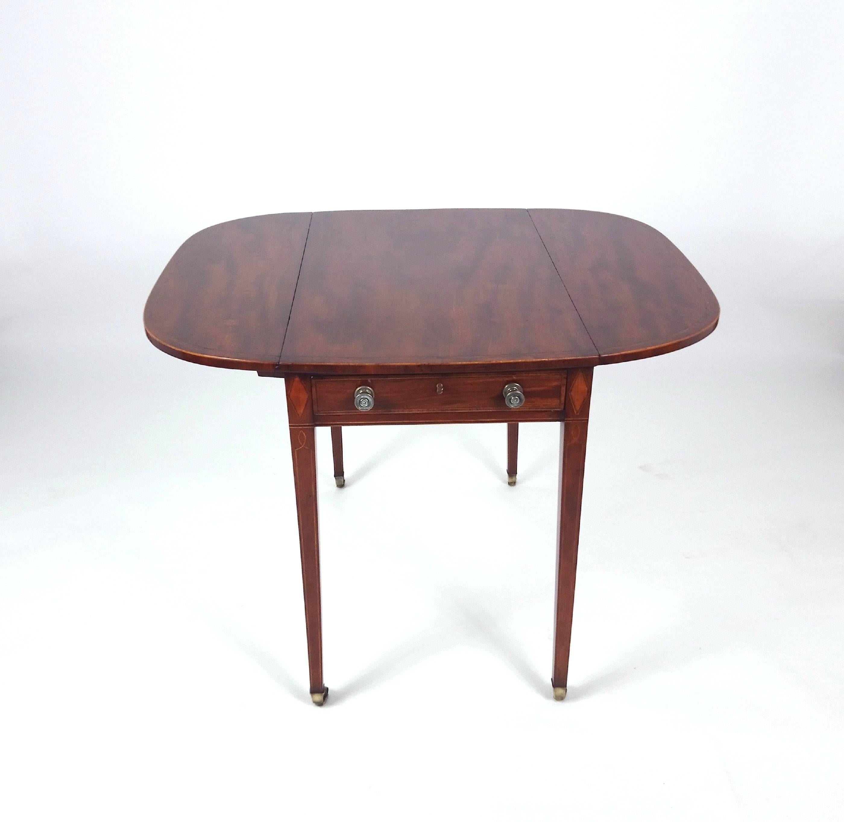 18th Century Sheraton Design Mahogany Drop Leaf Pembroke Table In Good Condition For Sale In London, west Sussex