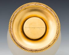 Exceptionnelle paire de carafes montées sur verre opaque ou en bronze doré par Leuchars