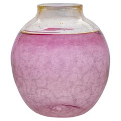 Vase « Coralla » de Giberto Venezia, en verre rose soufflé à la main avec des touches dorées