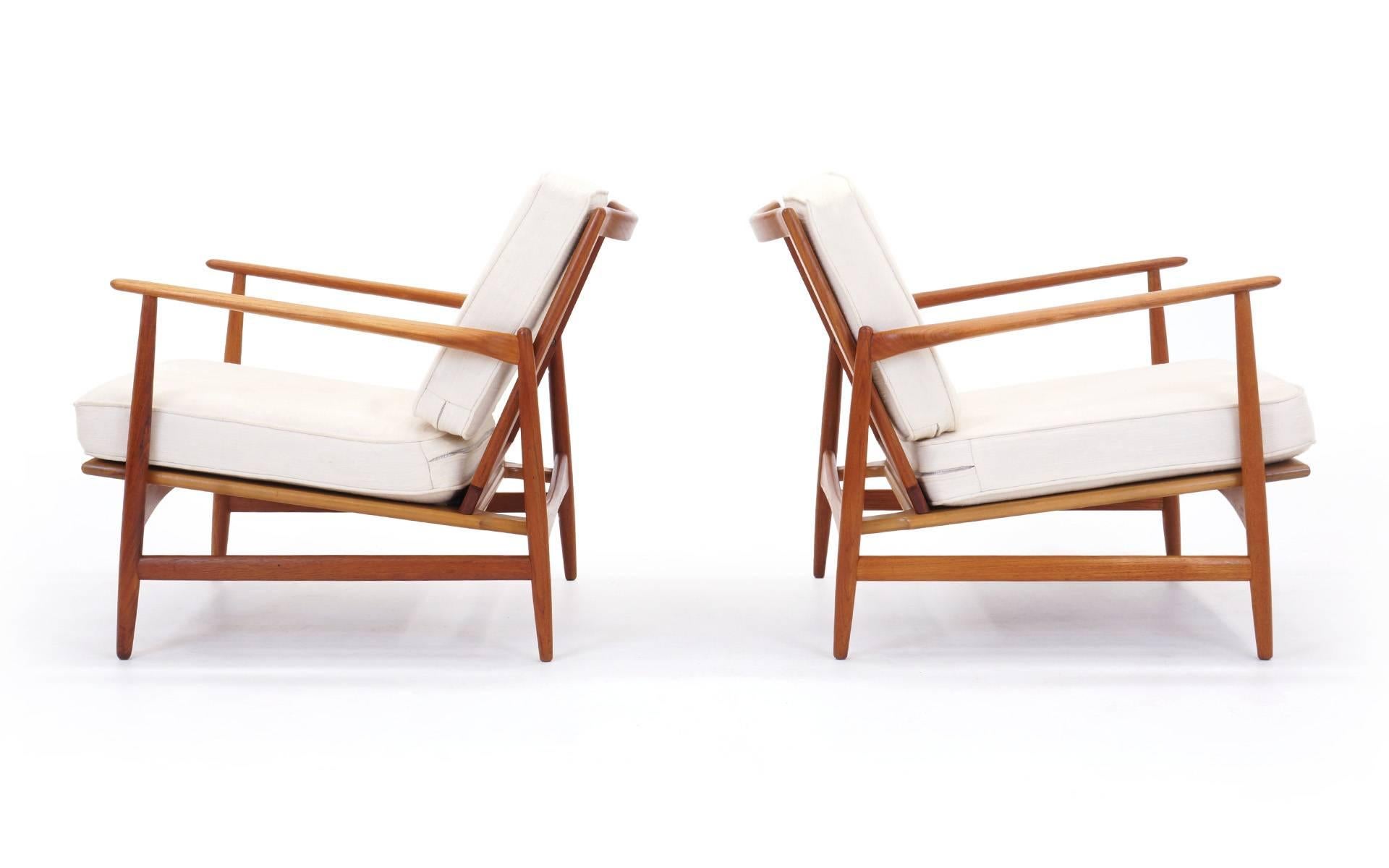 Scandinavian Modern Pair of Kofod-Larsen Lounge Chairs for Selig