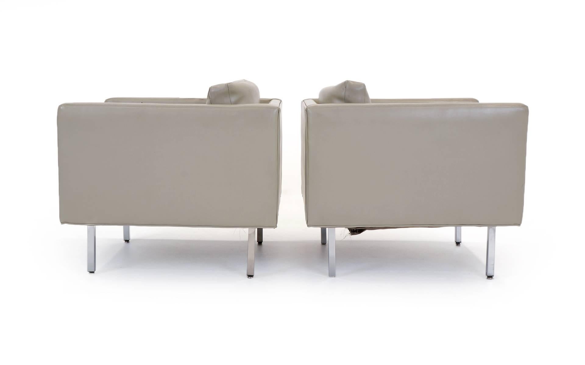 American Pair of Even Arm Cube Lounge Chairs by Milo Baughman for Thayer Coggin