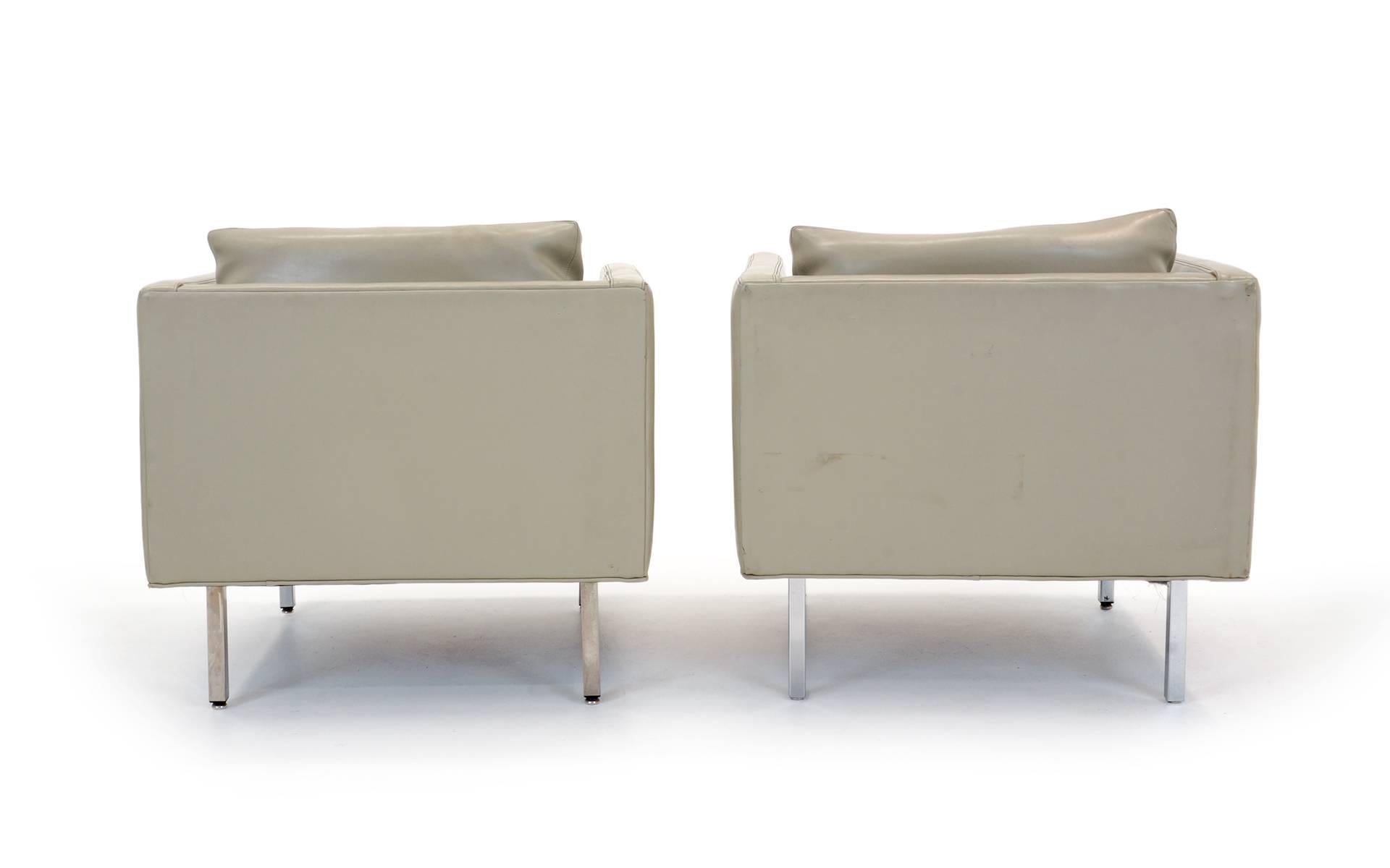 Pair of Even Arm Cube Lounge Chairs by Milo Baughman for Thayer Coggin In Good Condition In Kansas City, MO